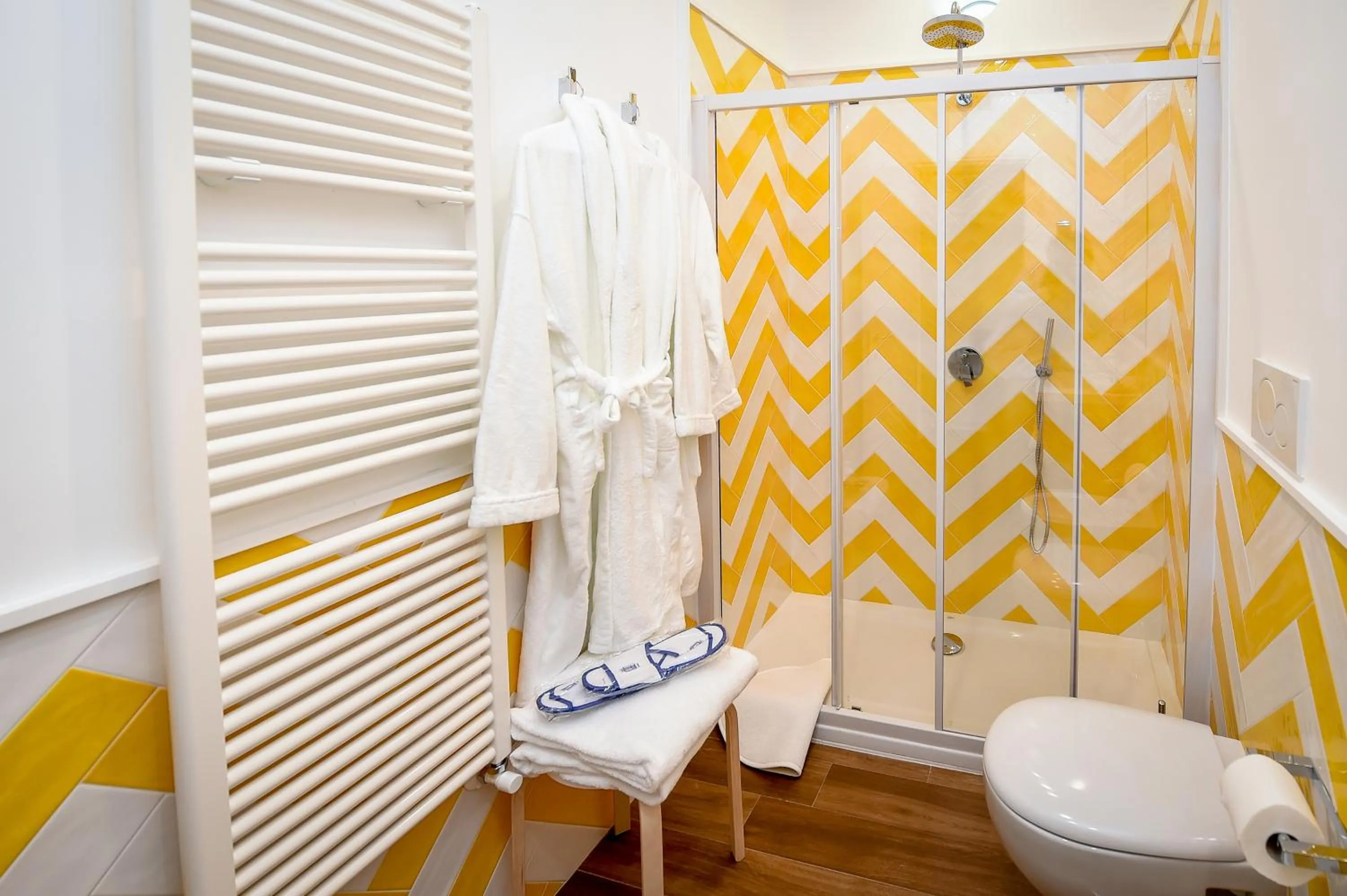 Shower in Casa Pantone