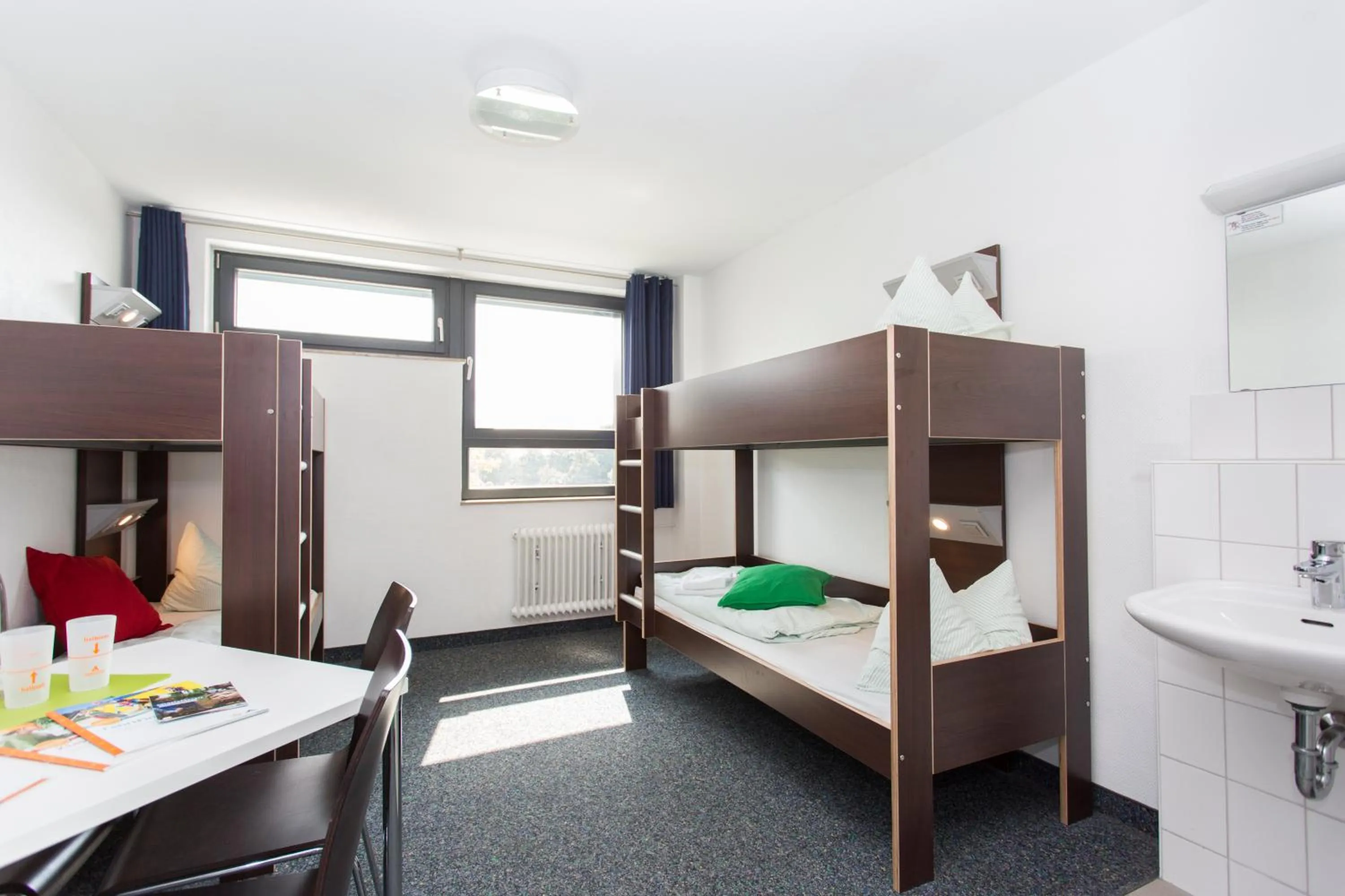Bed in Jugendherberge City-Hostel Köln-Riehl