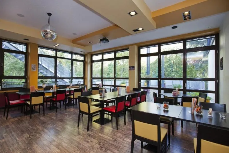 Lounge or bar in Jugendherberge City-Hostel Köln-Riehl