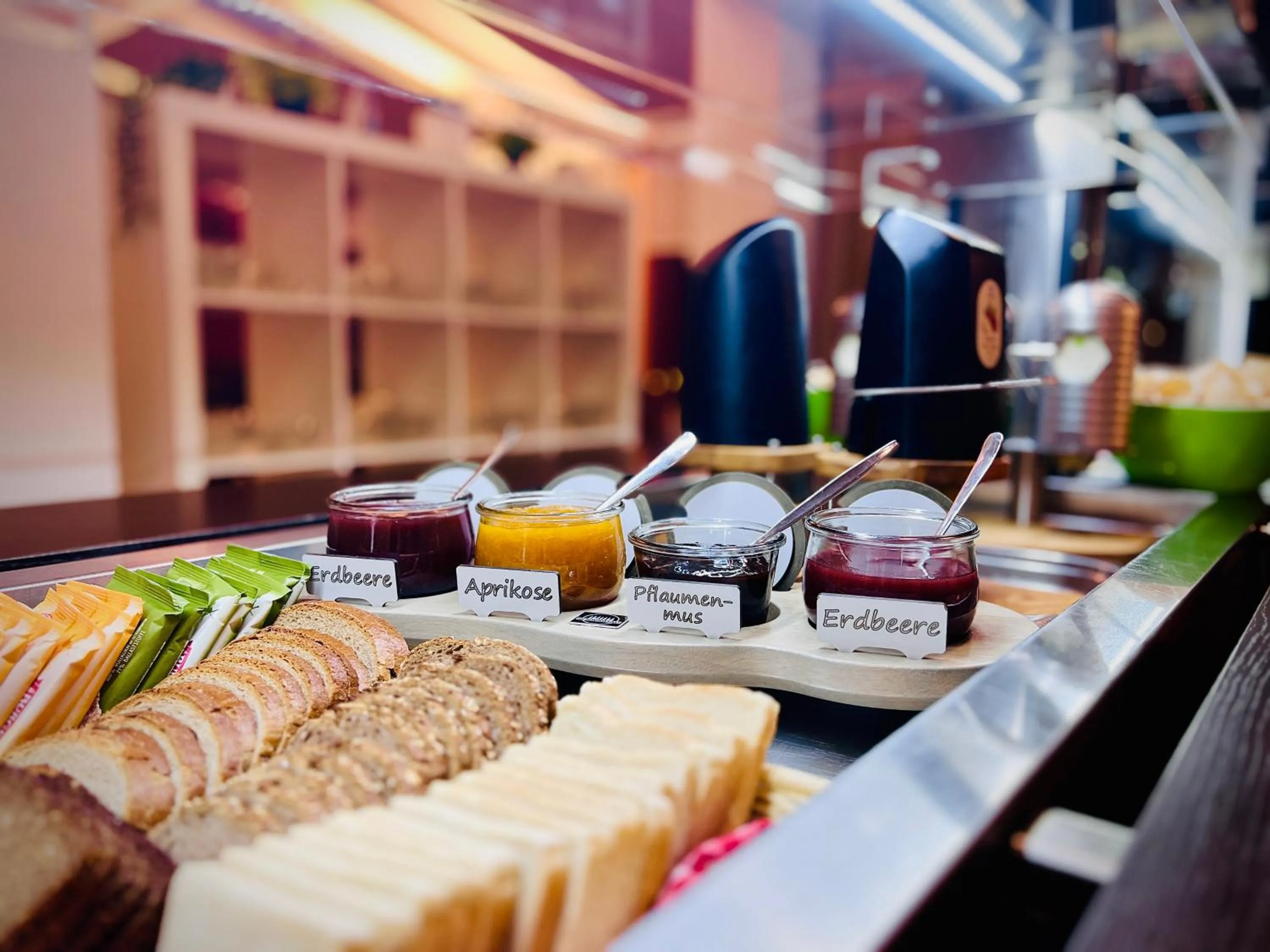 Breakfast in Jugendherberge City-Hostel Köln-Riehl