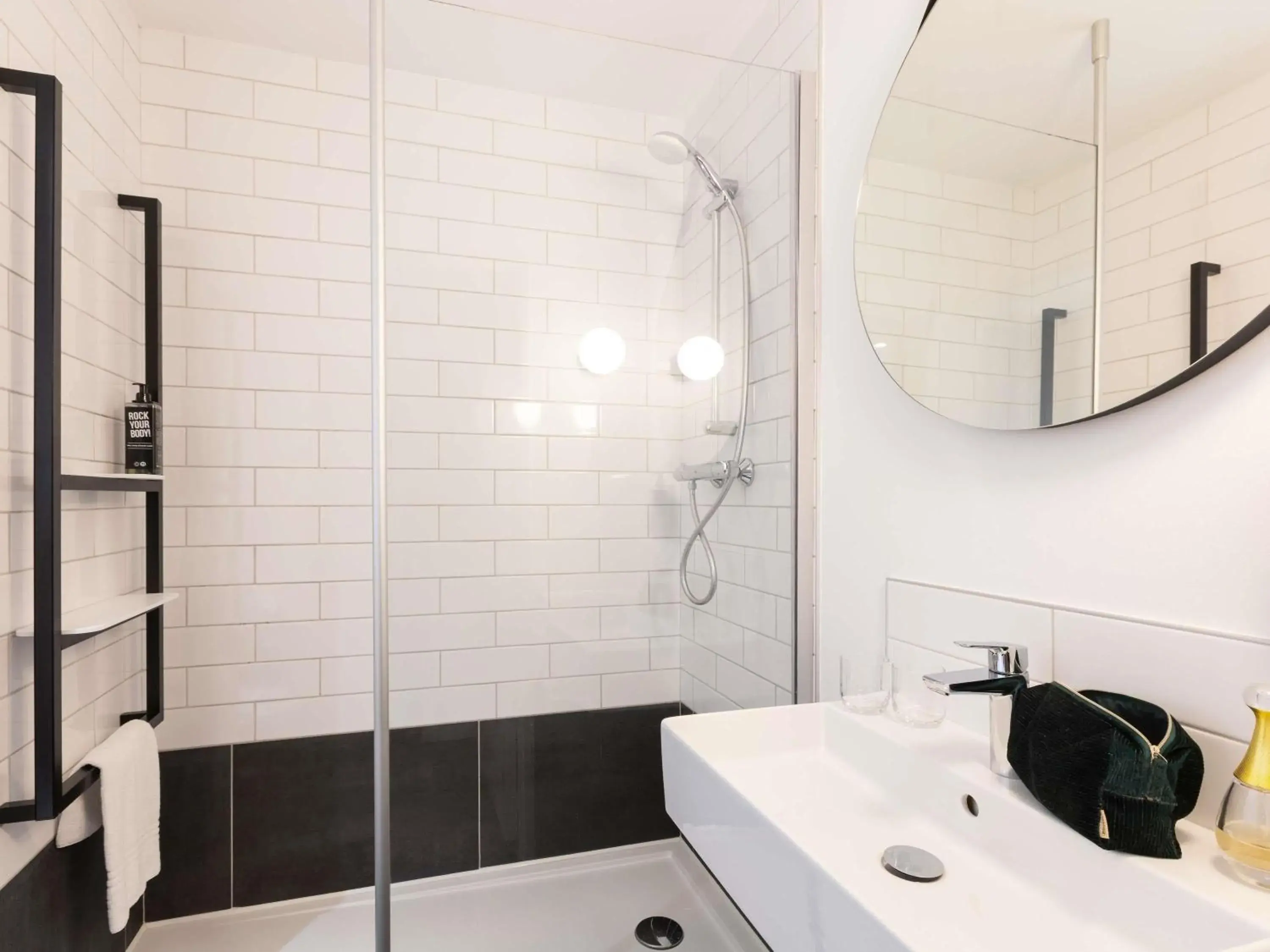 Bedroom in ibis Epinal Centre Bedroom in ibis Epinal Centre