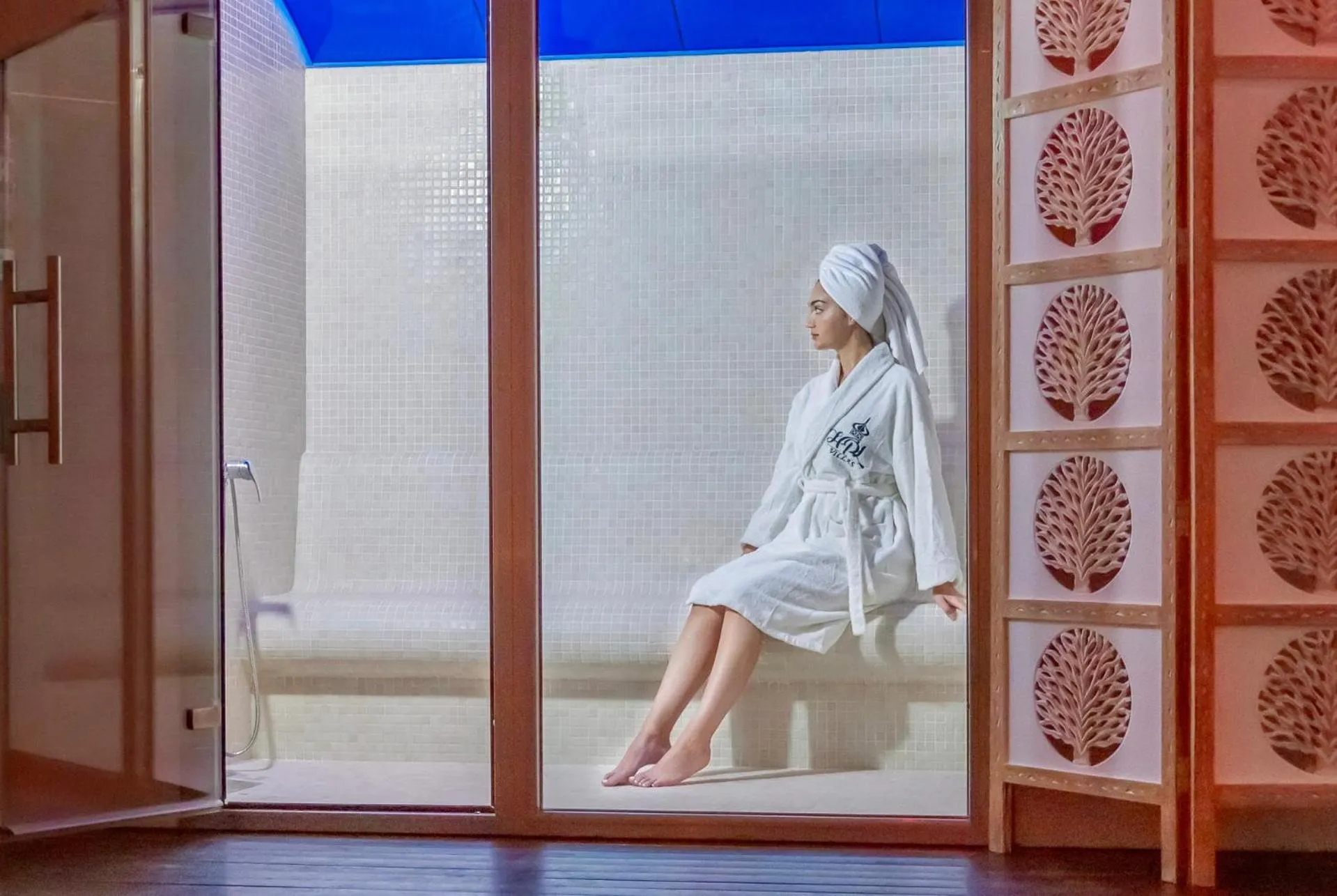 Property building in Hyde Park Lane