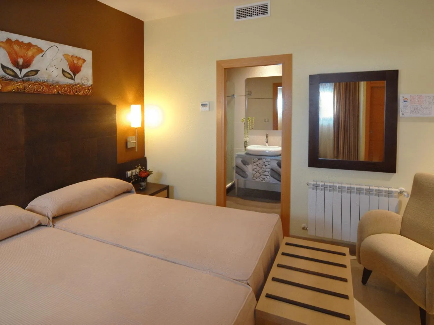 Photo of the whole room, Bed in Hotel Macami