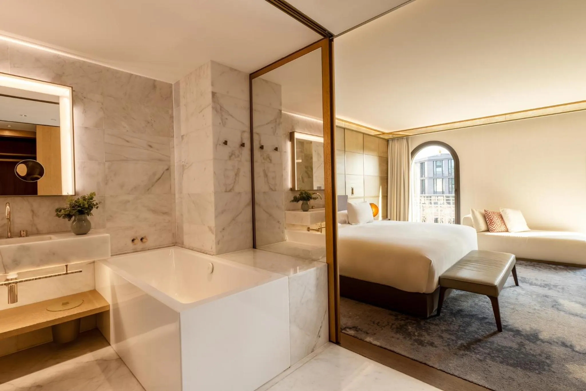 City view, Bed in Almanac Barcelona