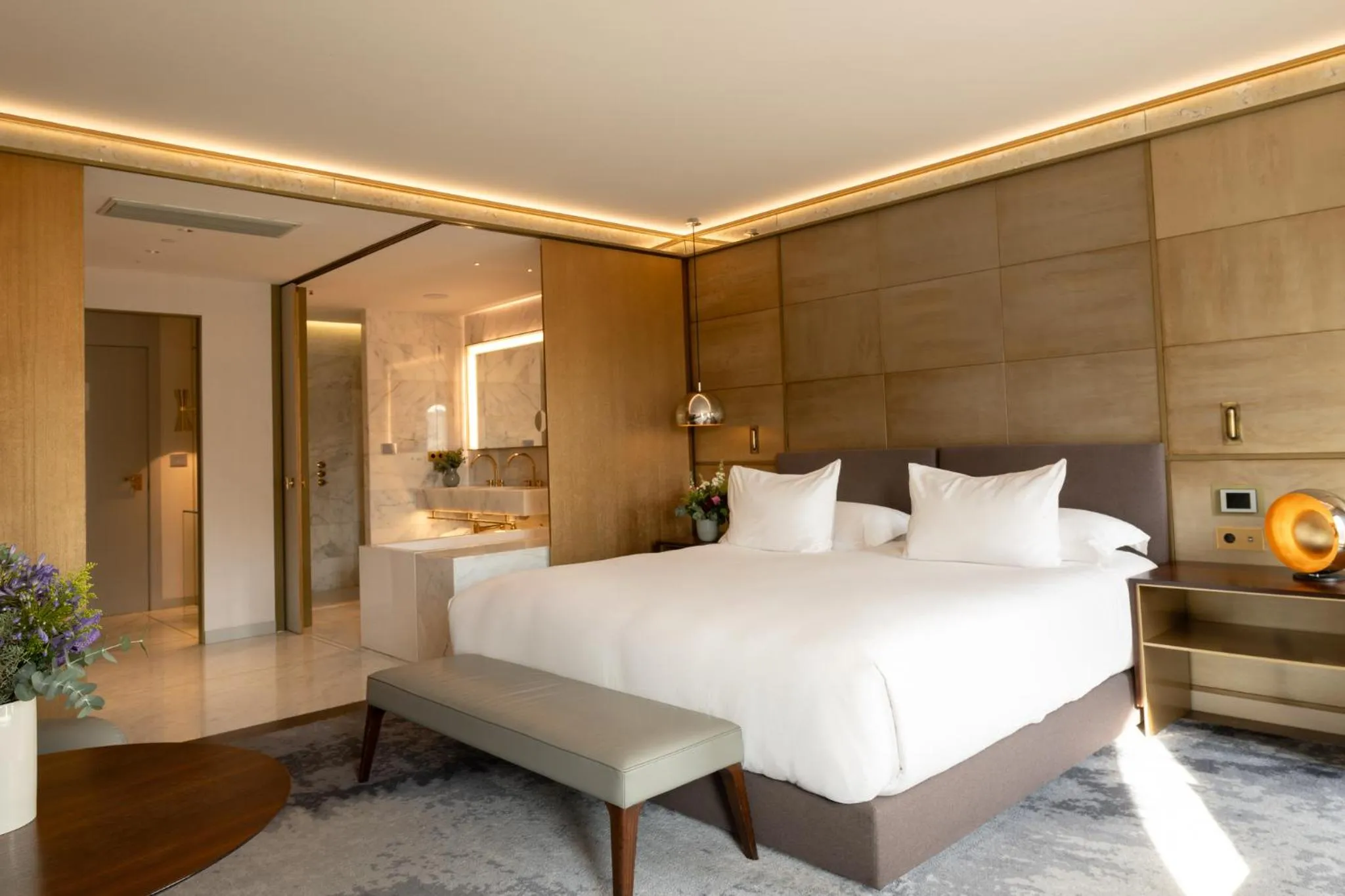 City view, Bed in Almanac Barcelona