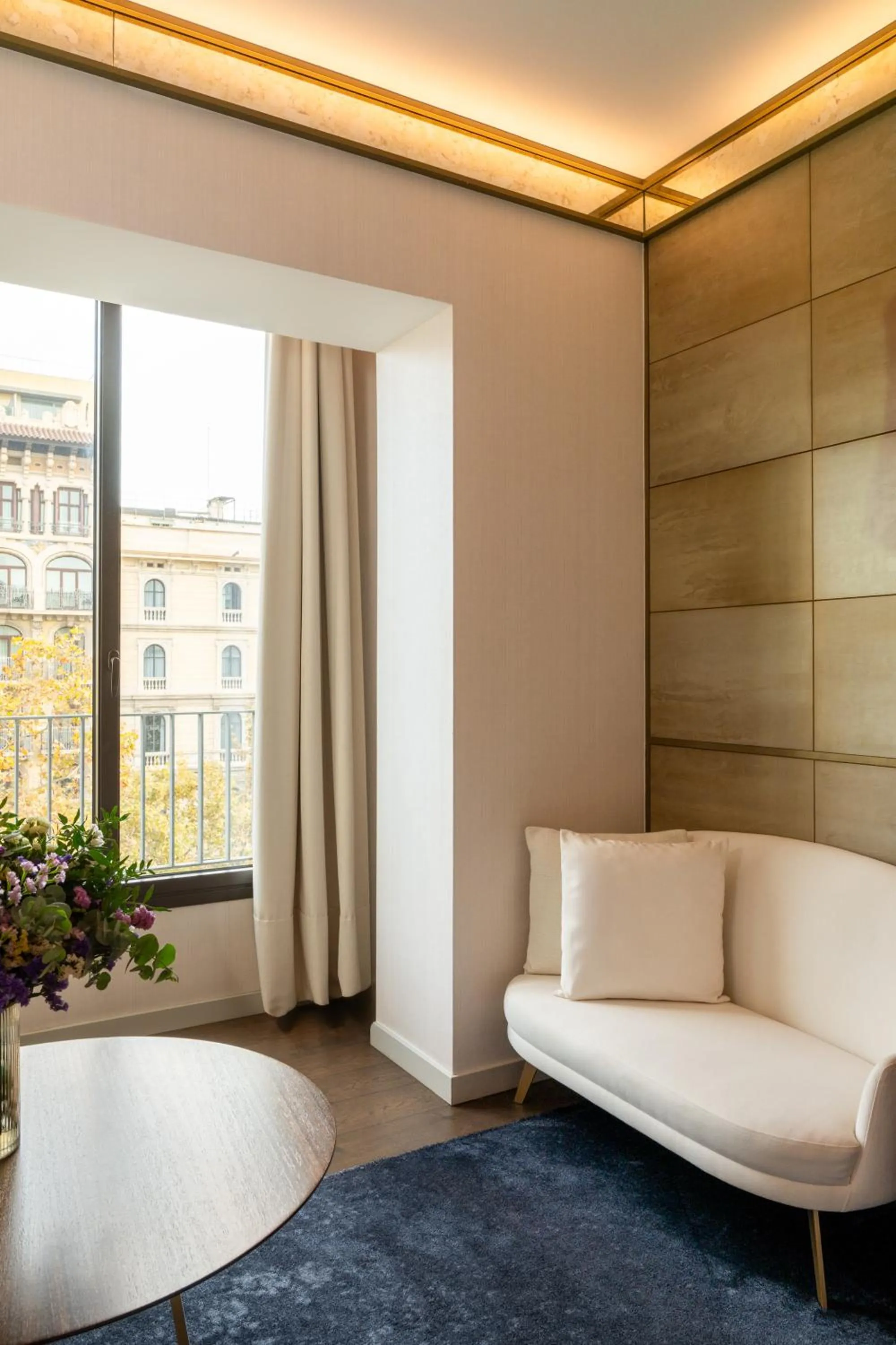 Seating area in Almanac Barcelona