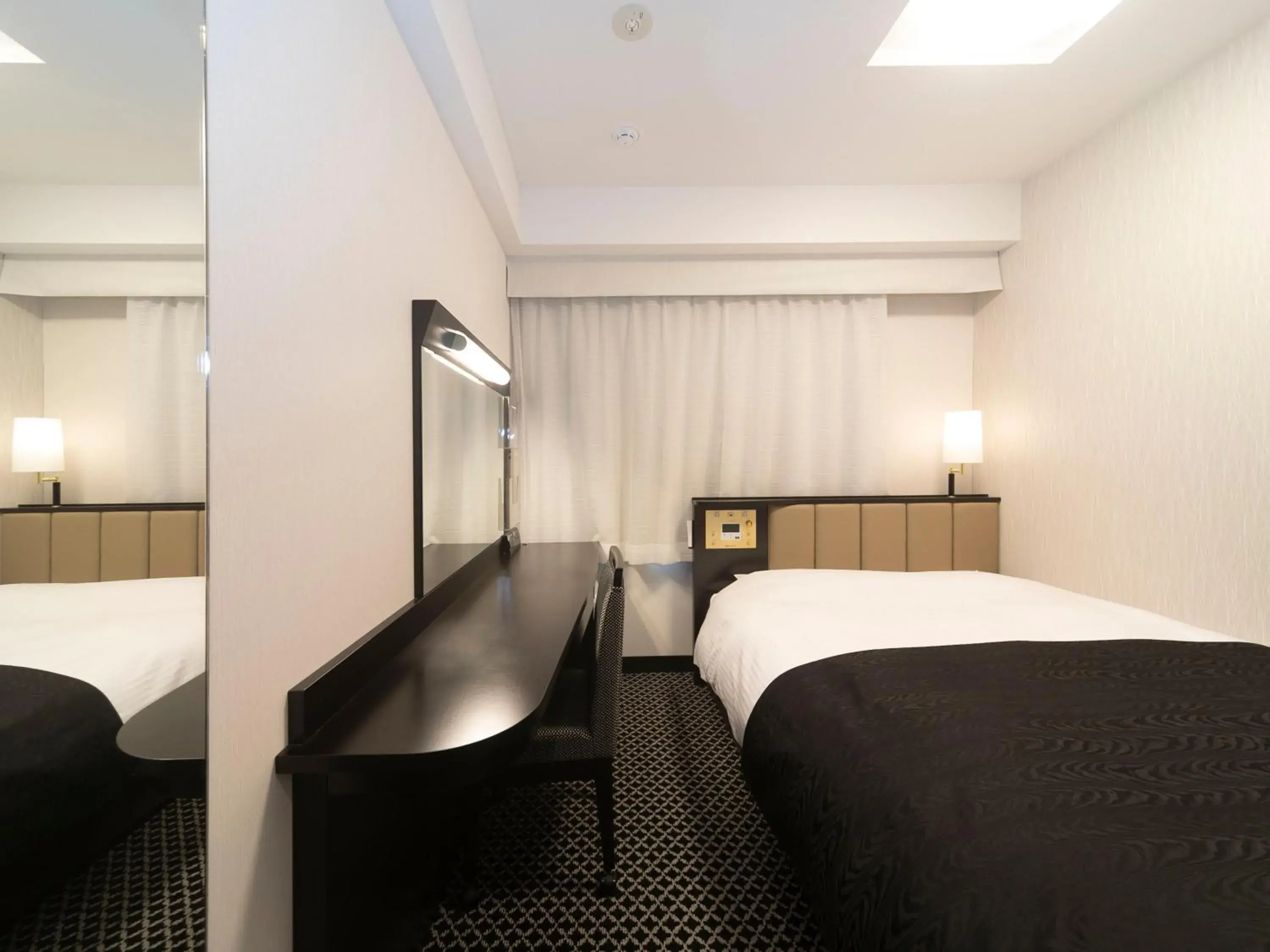 Photo of the whole room, Bed in APA Hotel Kyoto Ekikita Photo of the whole room, Bed in APA Hotel Kyoto Ekikita