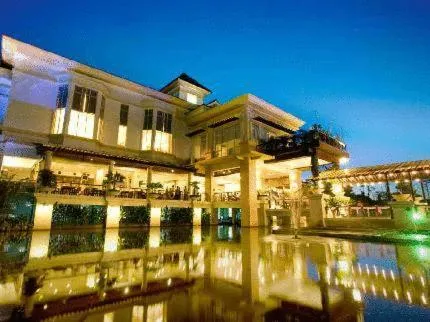 Property building in Eastwood Valley Golf & Country Club