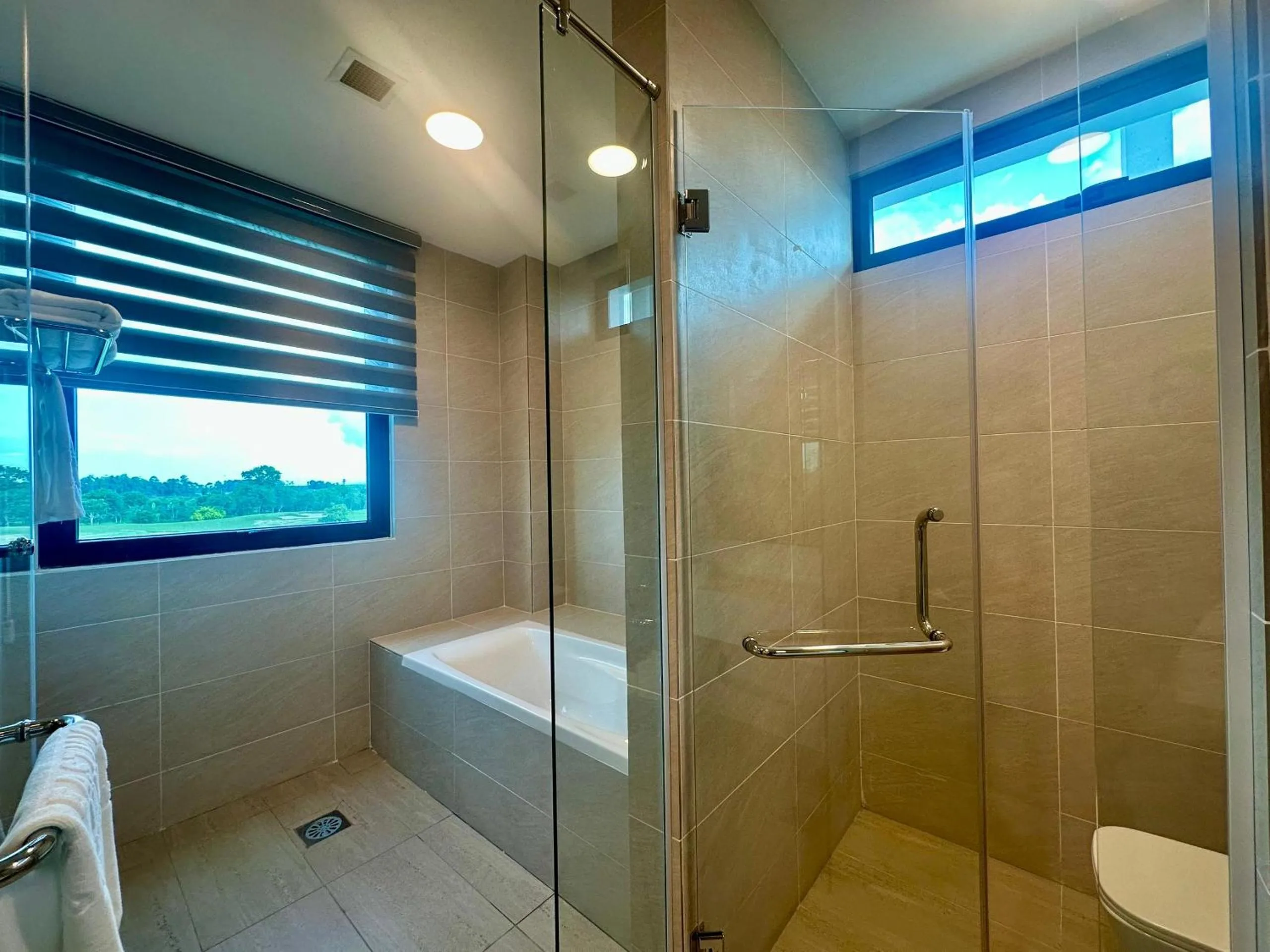 Bath in Eastwood Valley Golf & Country Club