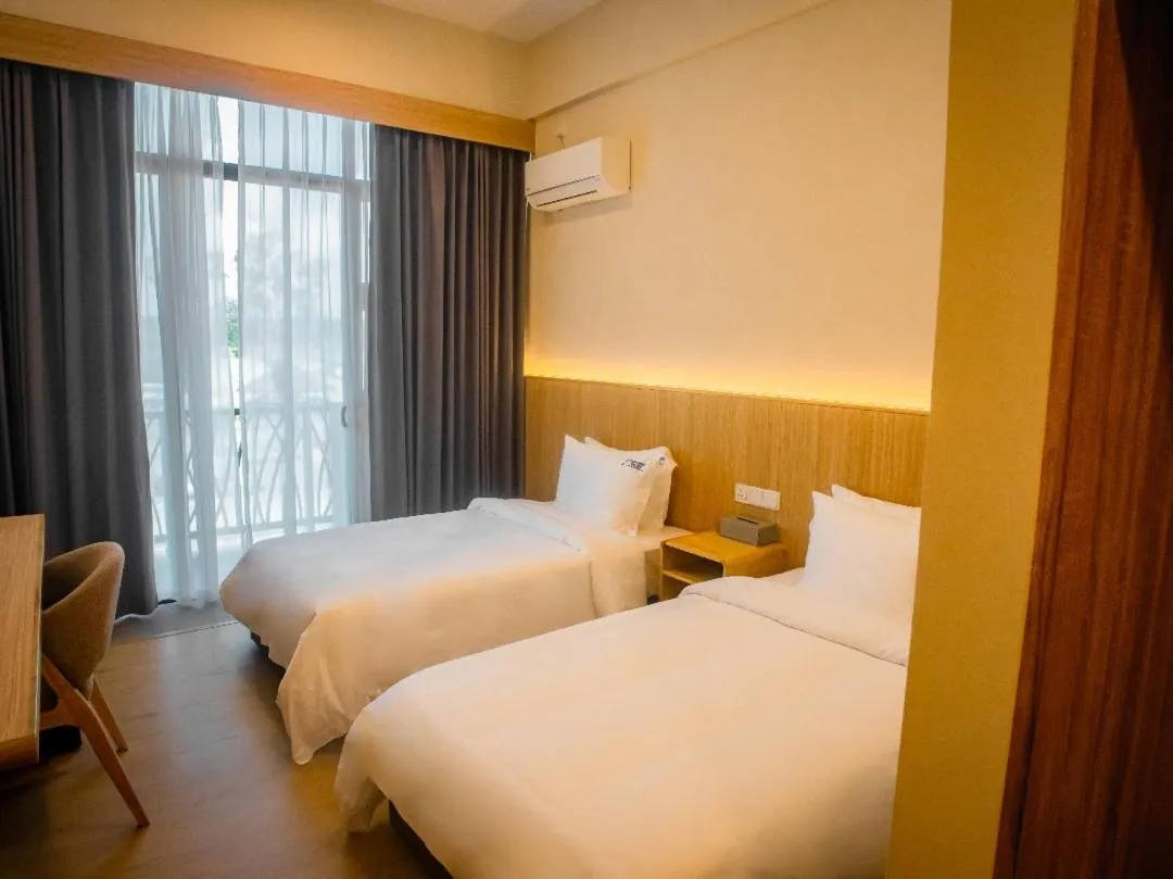 Bed in Eastwood Valley Golf & Country Club