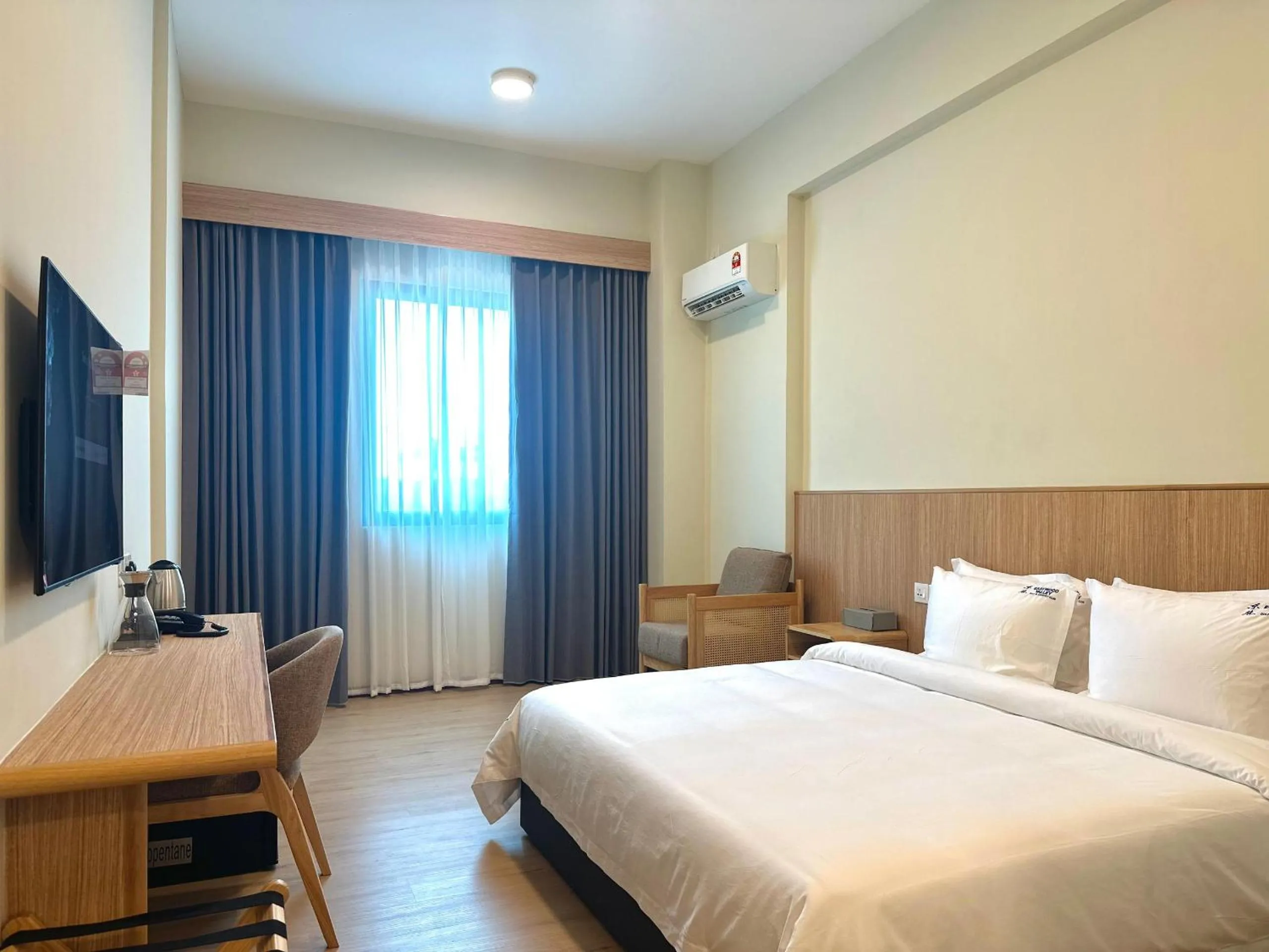 Property building, Bed in Eastwood Valley Golf & Country Club