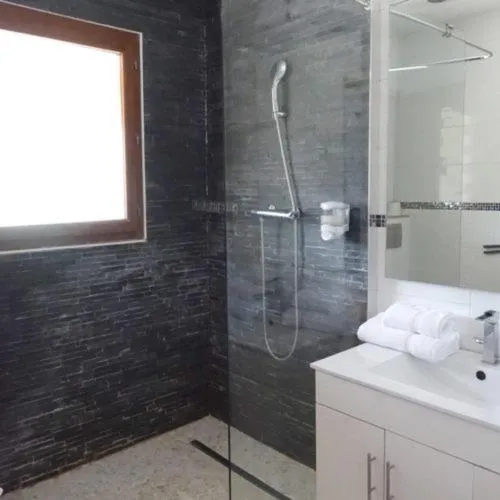 Shower in La ferme de Coron