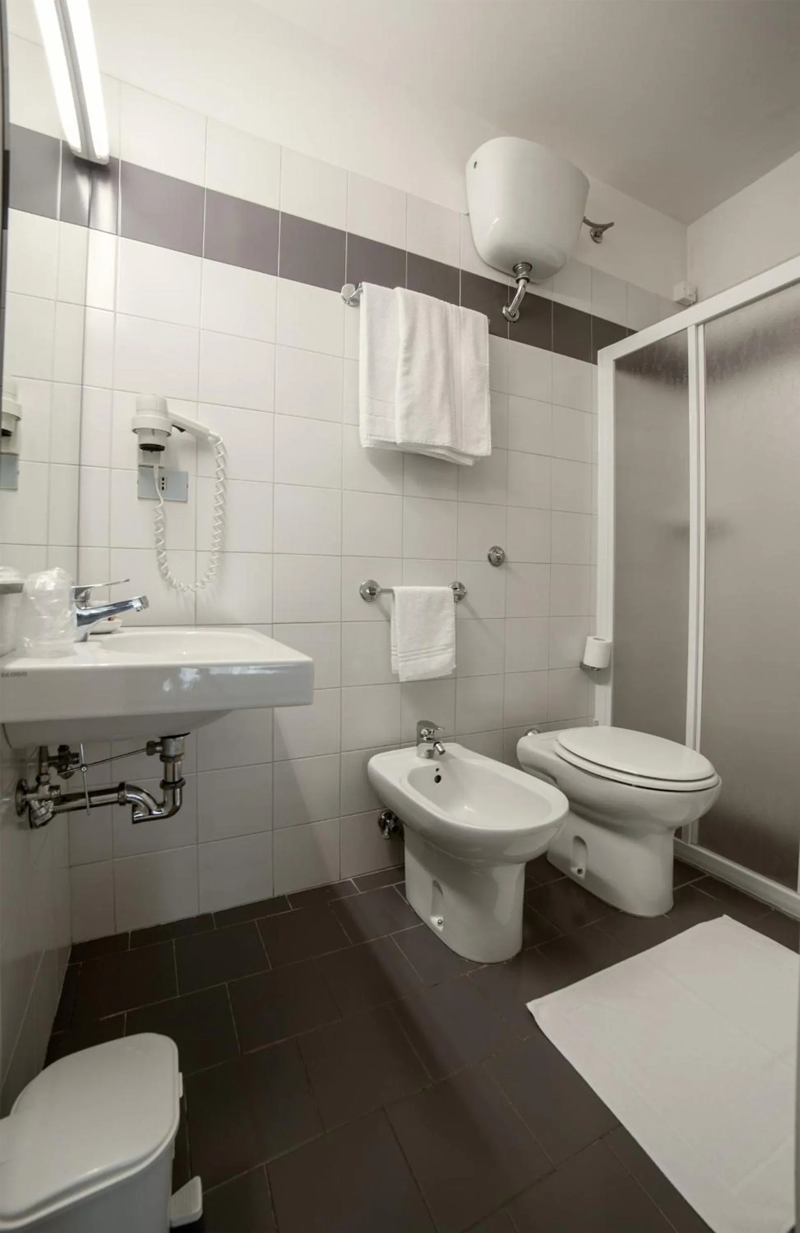 Shower in Hotel Augustus