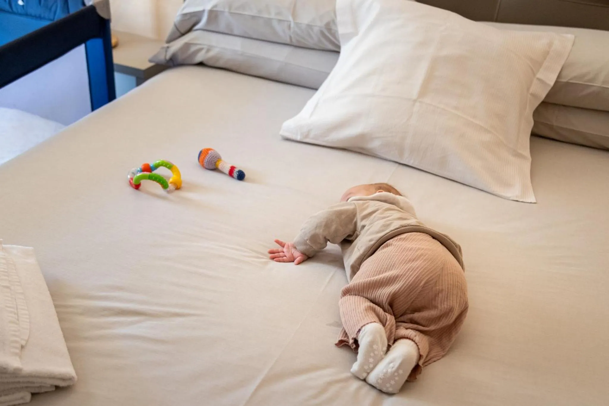 cot, Bed in Hotel Augustus