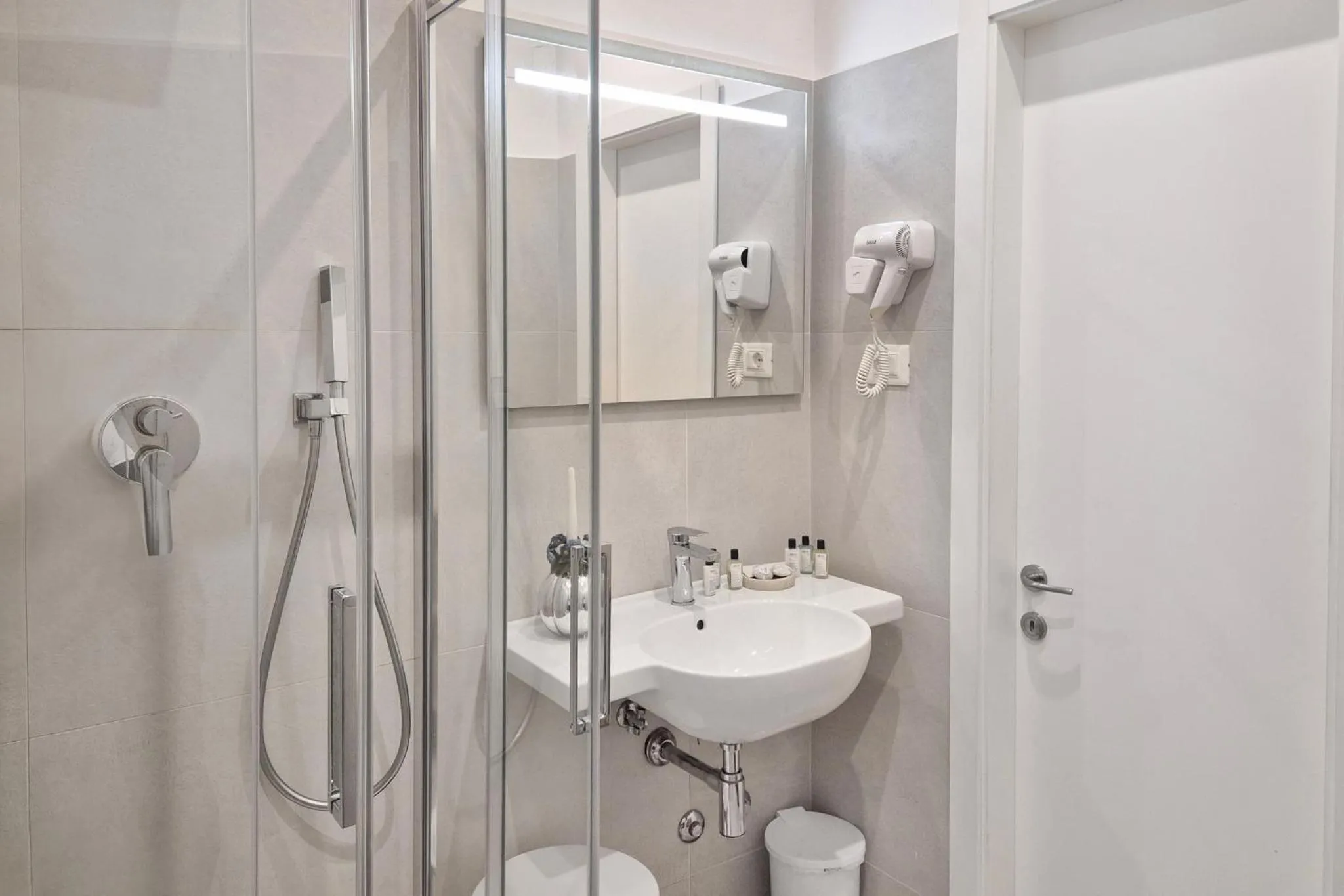 Shower in Hotel Augustus