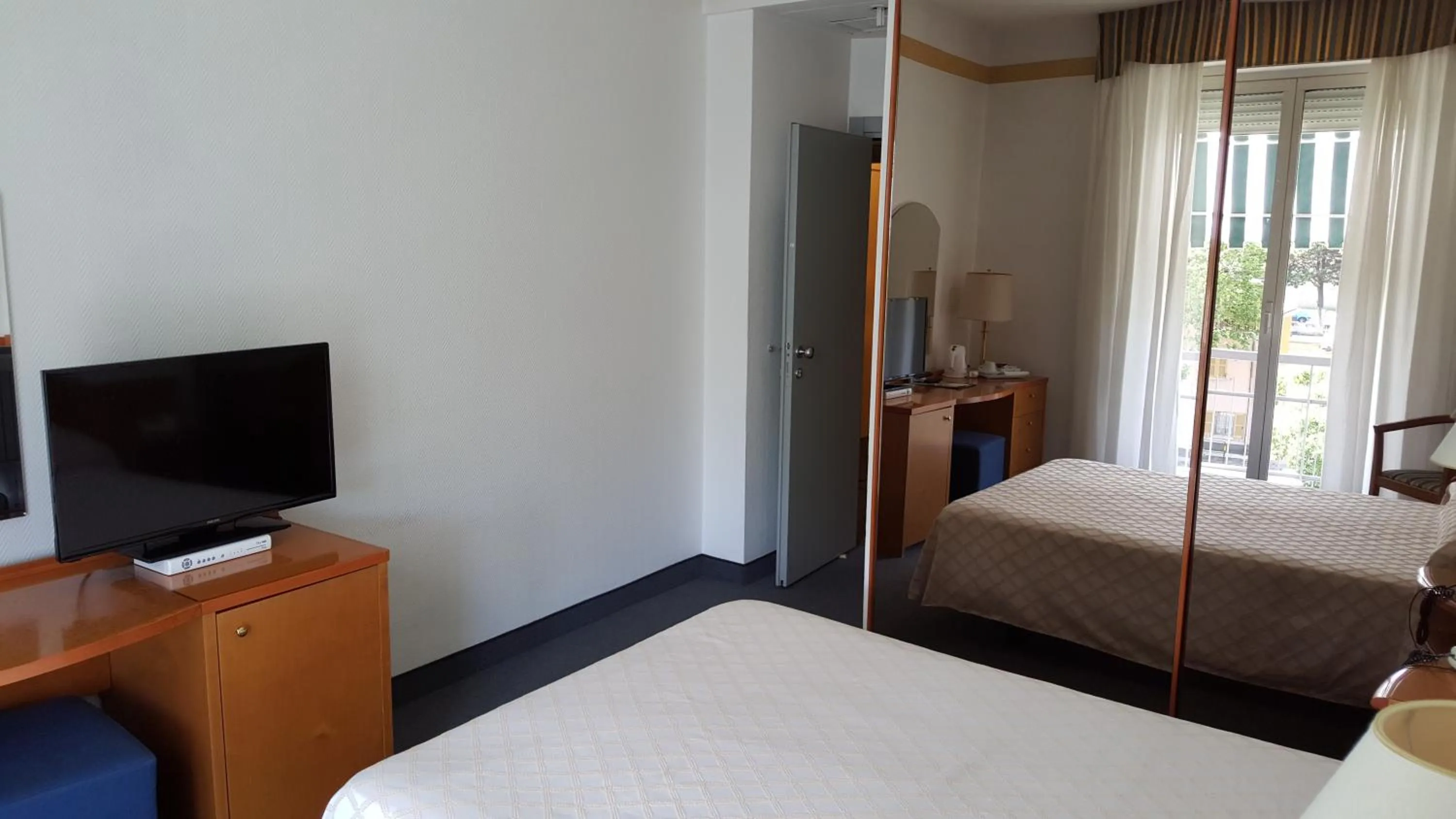 Photo of the whole room, Bed in Hotel Augustus