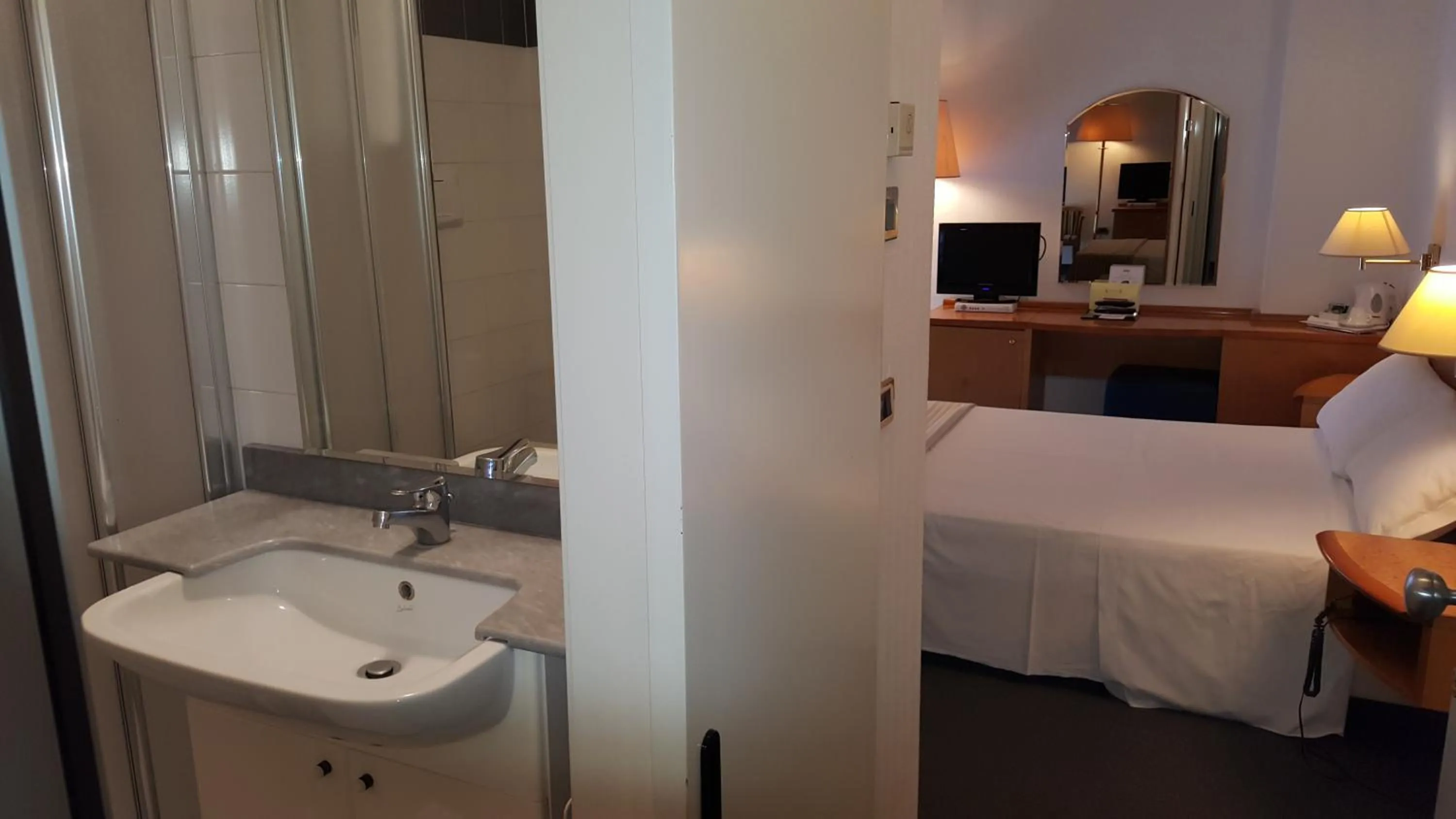 Photo of the whole room, Bed in Hotel Augustus