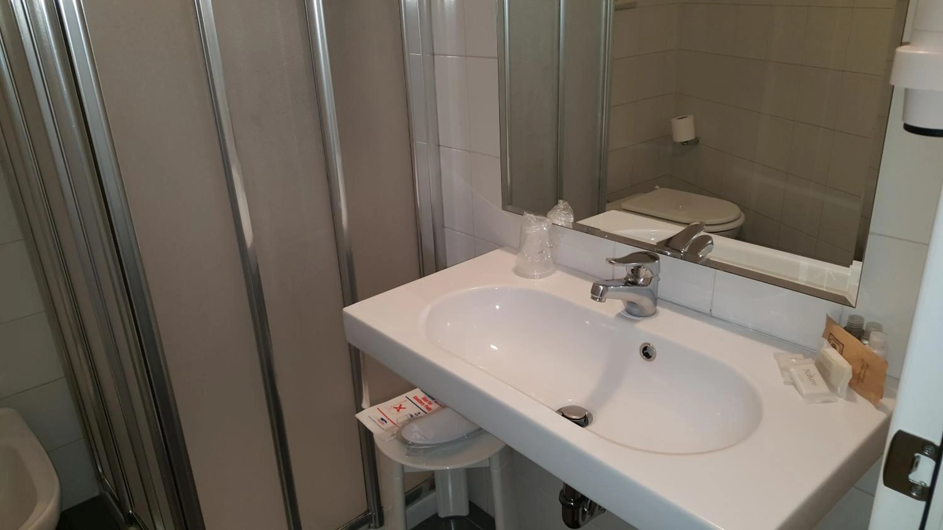 Bathroom in Hotel Augustus