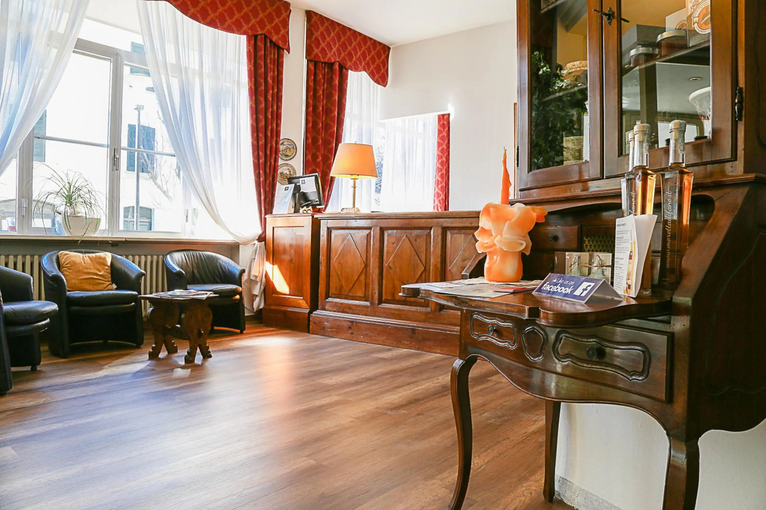 Facade/entrance in Hotel Augustus