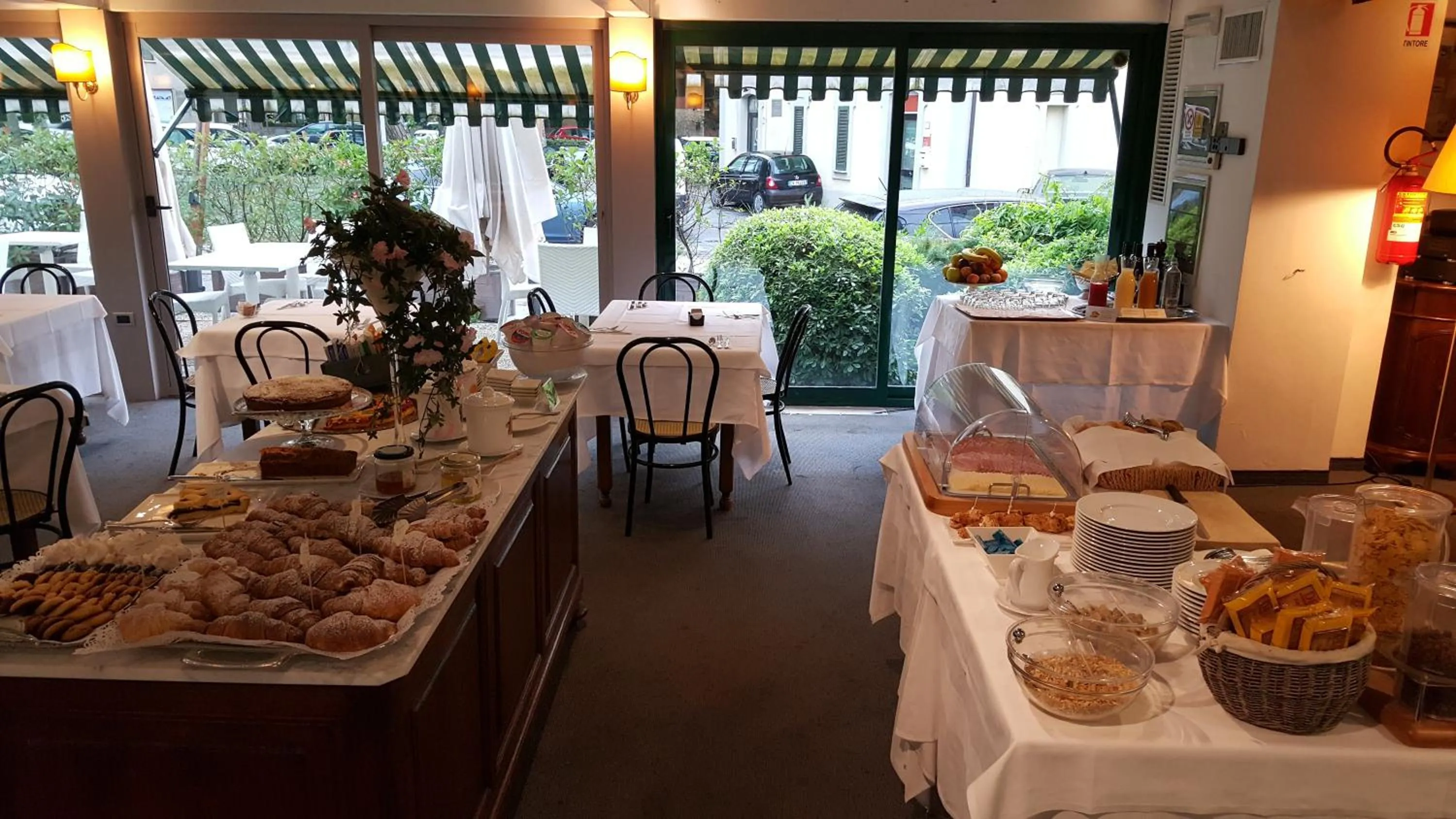 Buffet breakfast in Hotel Augustus