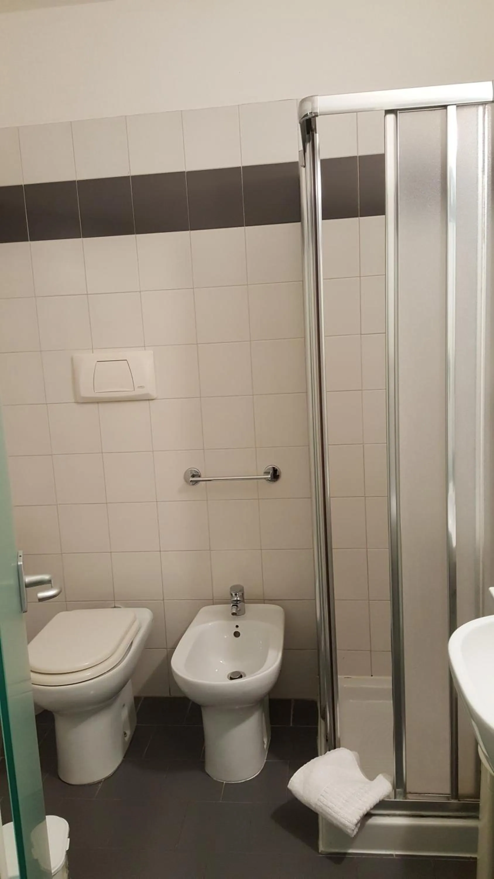 Shower in Hotel Augustus