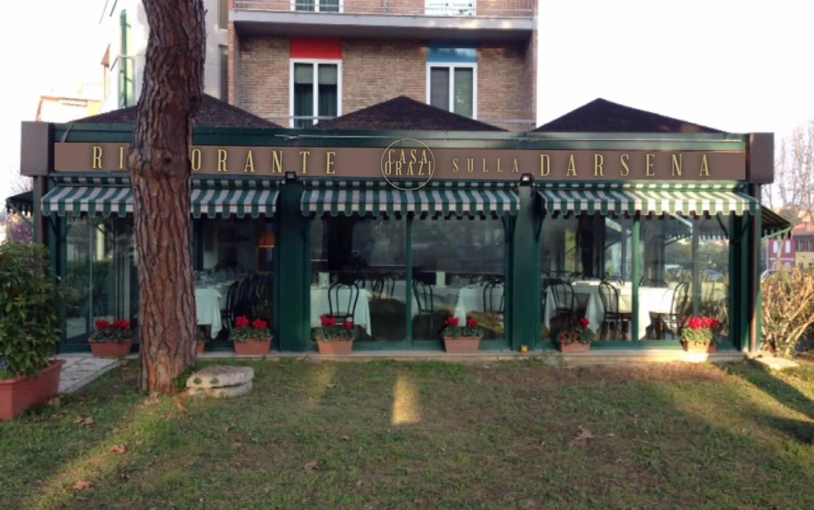 Restaurant/places to eat in Hotel Augustus