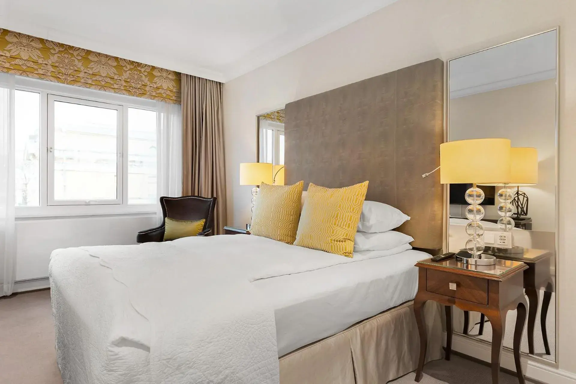 Photo of the whole room, Bed in Hotel Continental Photo of the whole room, Bed in Hotel Continental