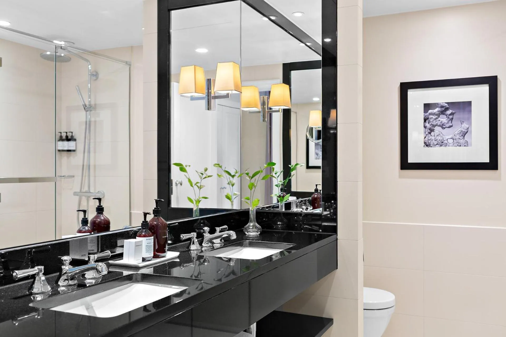 Shower in Hotel Continental