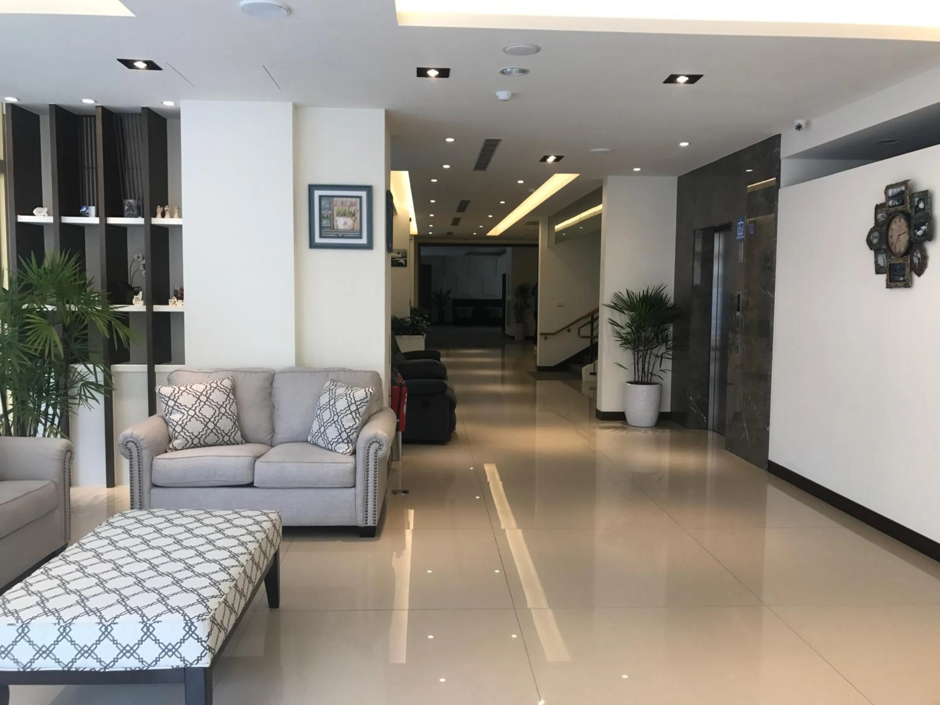 Communal lounge/ TV room in ML Hotel