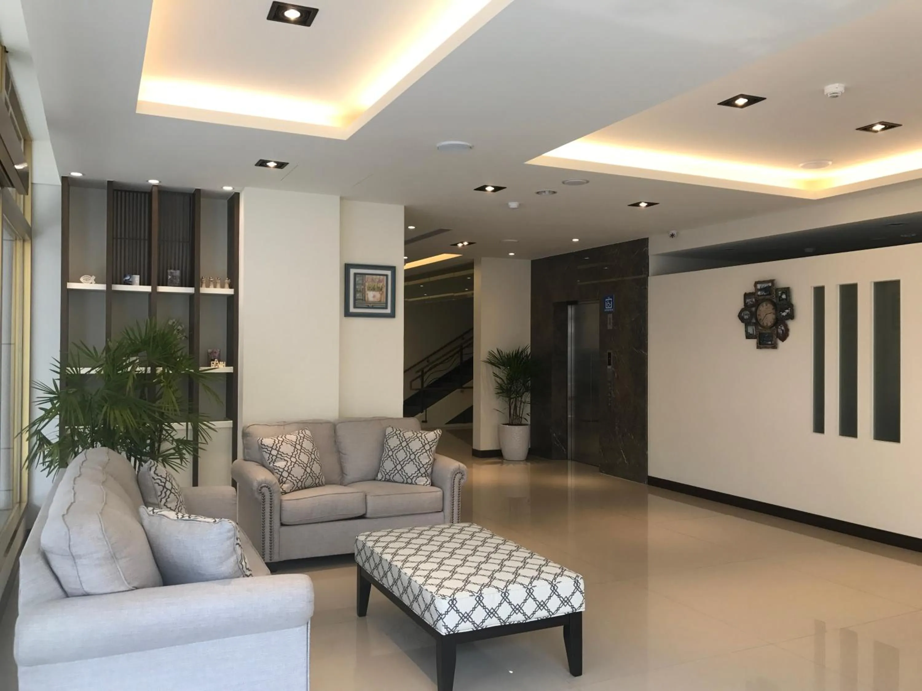 Communal lounge/ TV room in ML Hotel
