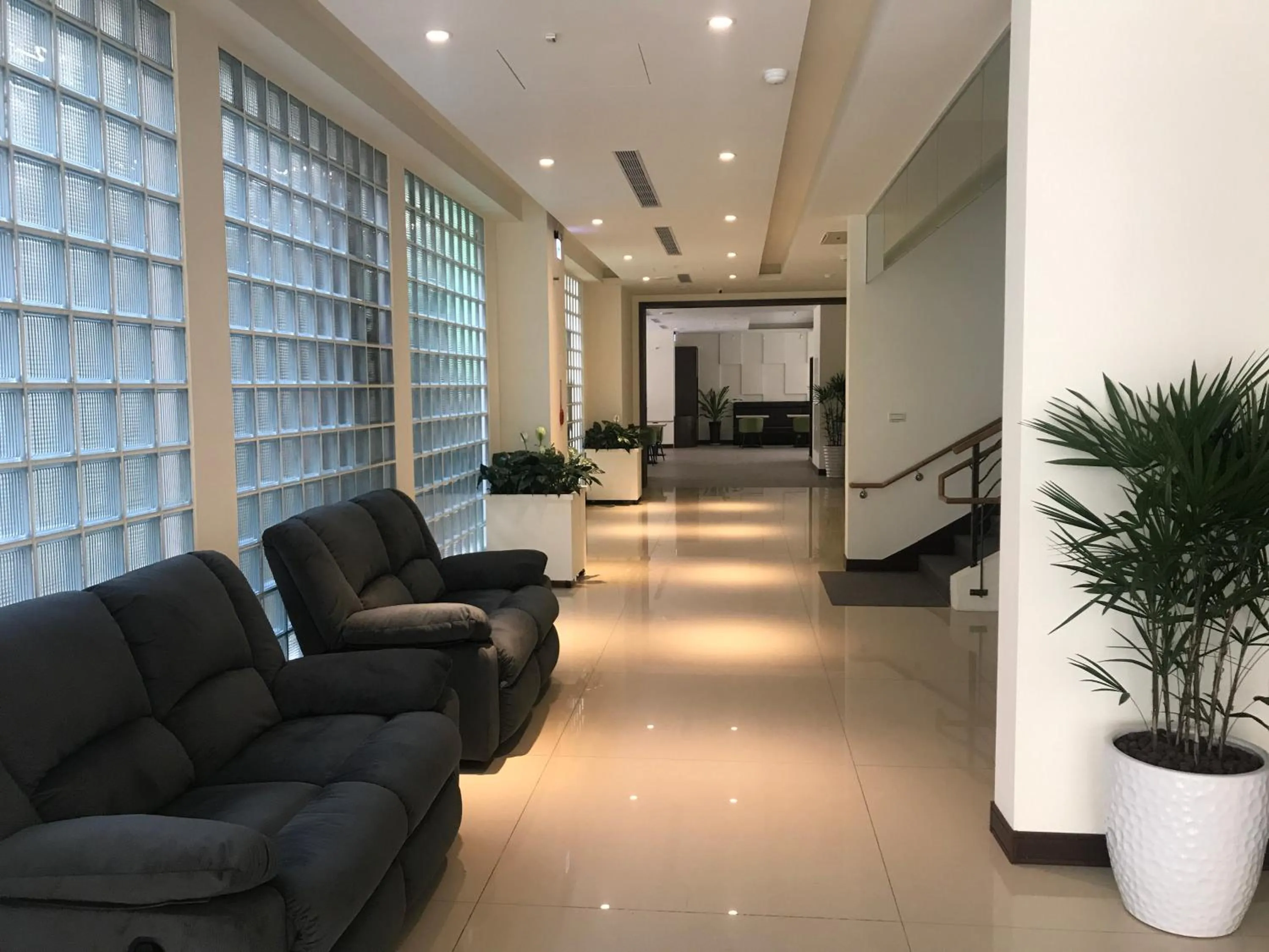 Communal lounge/ TV room in ML Hotel