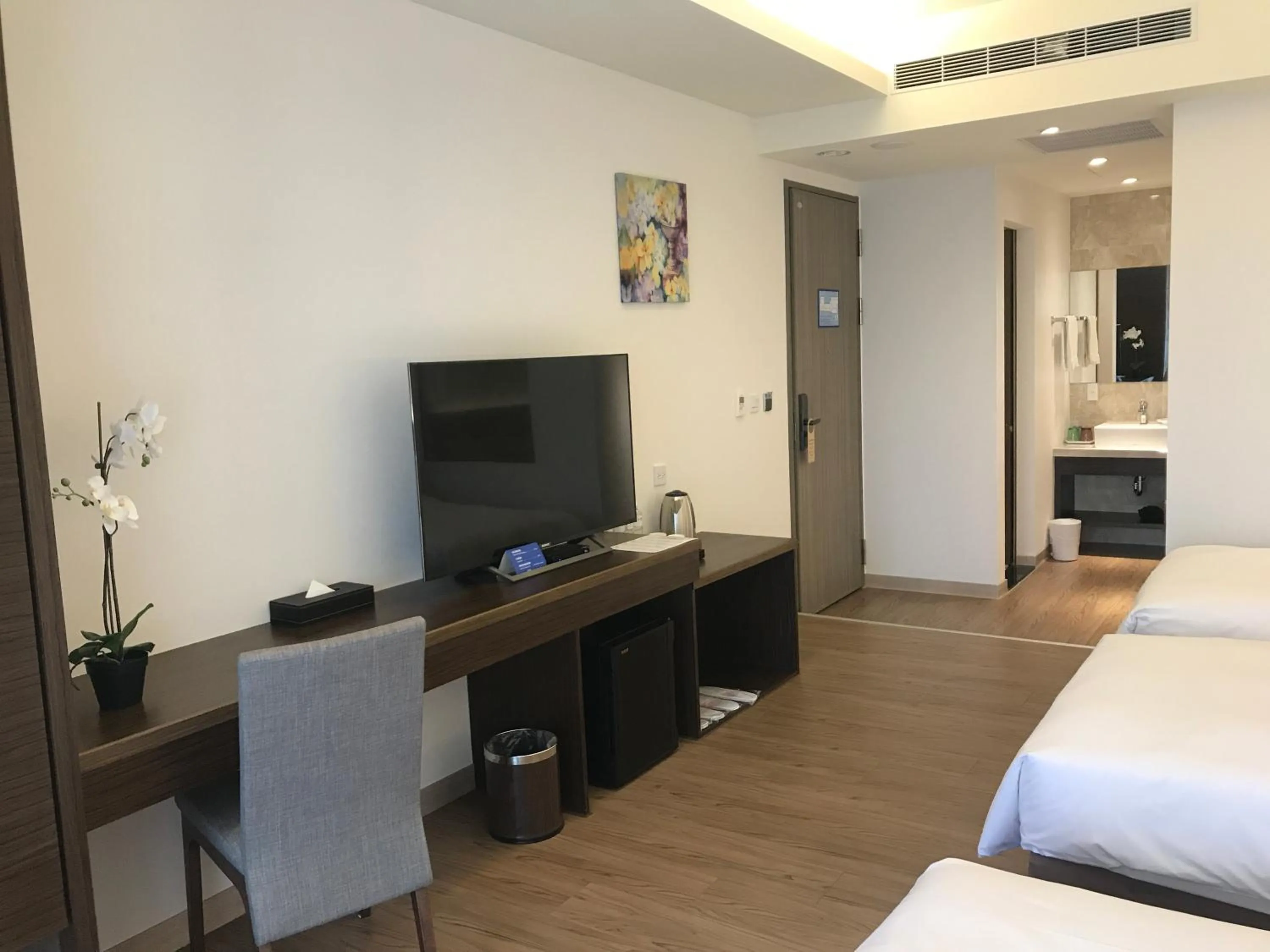 Photo of the whole room, Bed in ML Hotel