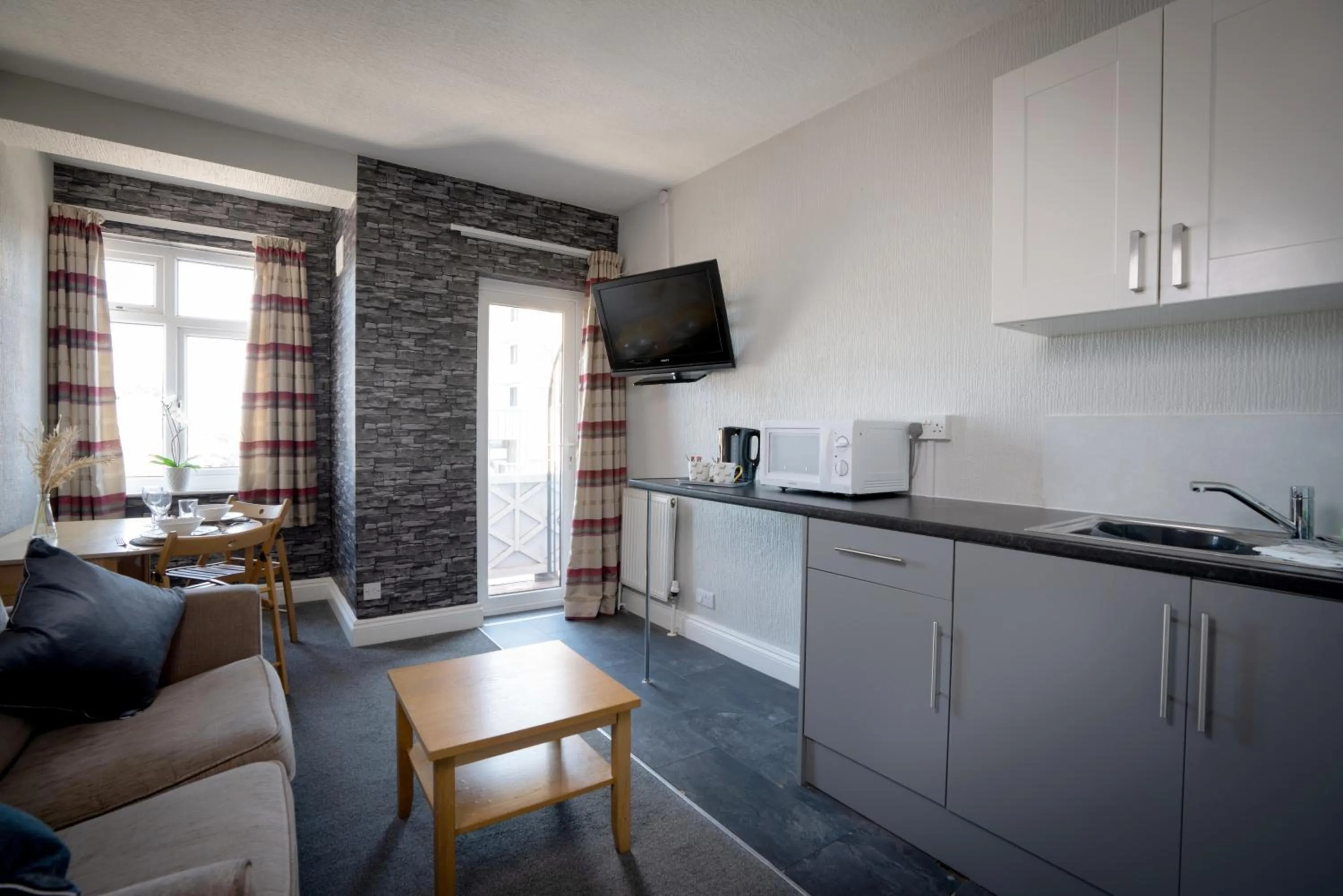 TV and multimedia in Coasters Holiday Apartments