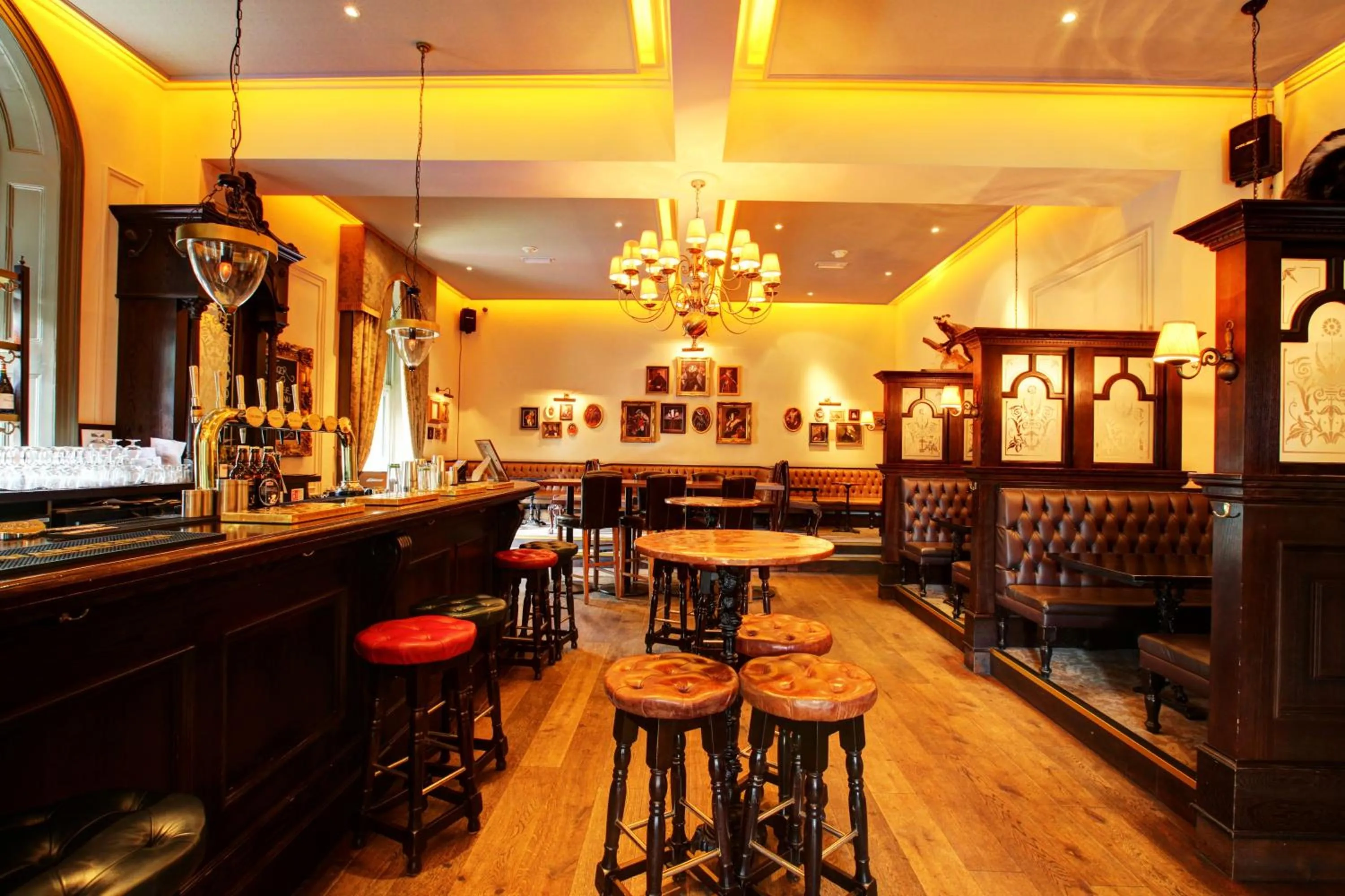 Day in White Hart Hotel & Apartments