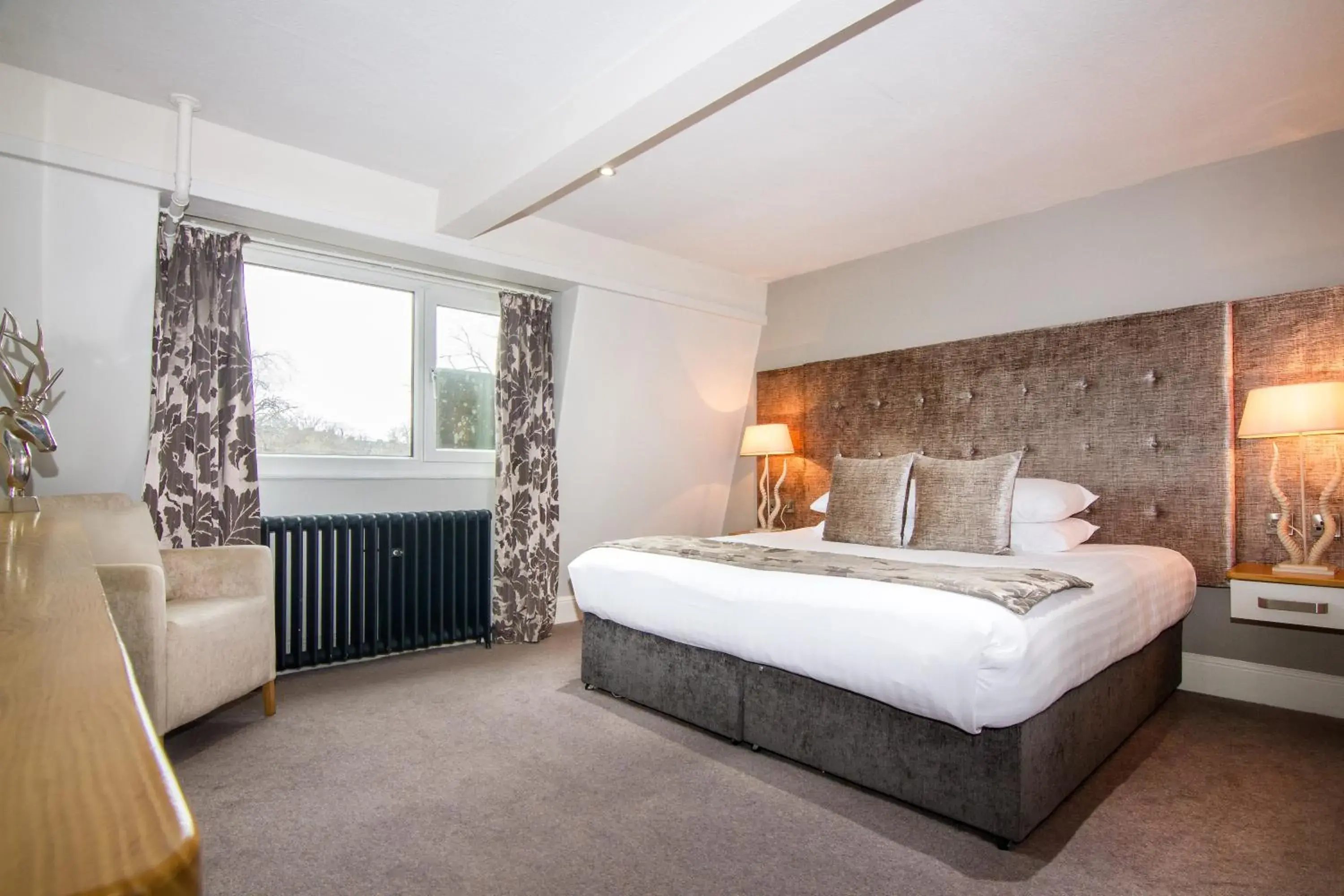 Junior Suite in White Hart Hotel & Apartments Junior Suite in White Hart Hotel & Apartments