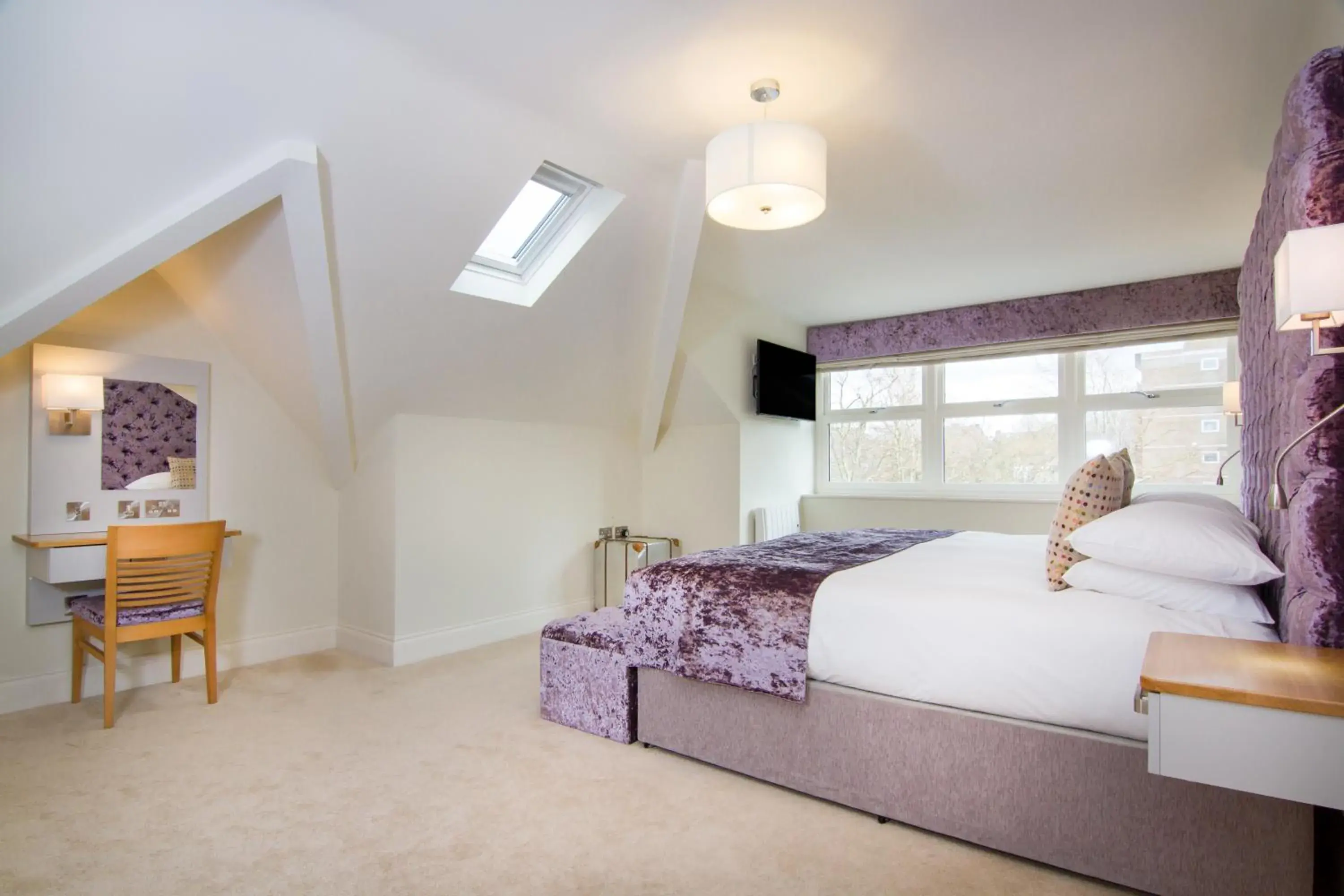 Spring, Bed in White Hart Hotel & Apartments Spring, Bed in White Hart Hotel & Apartments