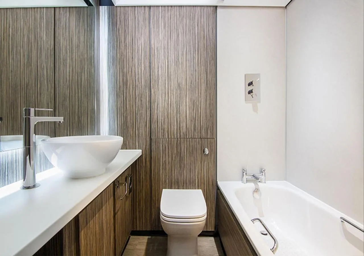 Shower in White Hart Hotel & Apartments