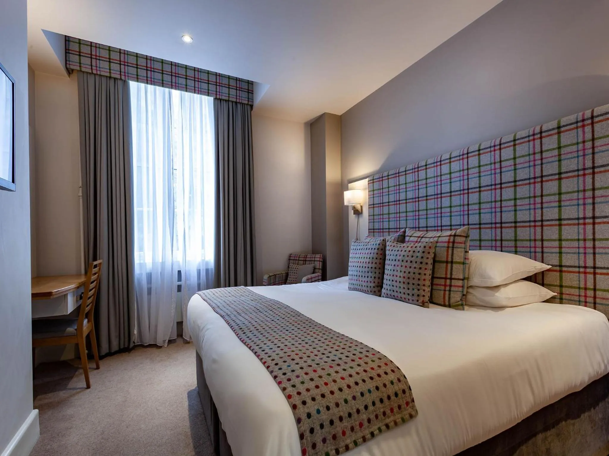 Day, Bed in White Hart Hotel & Apartments