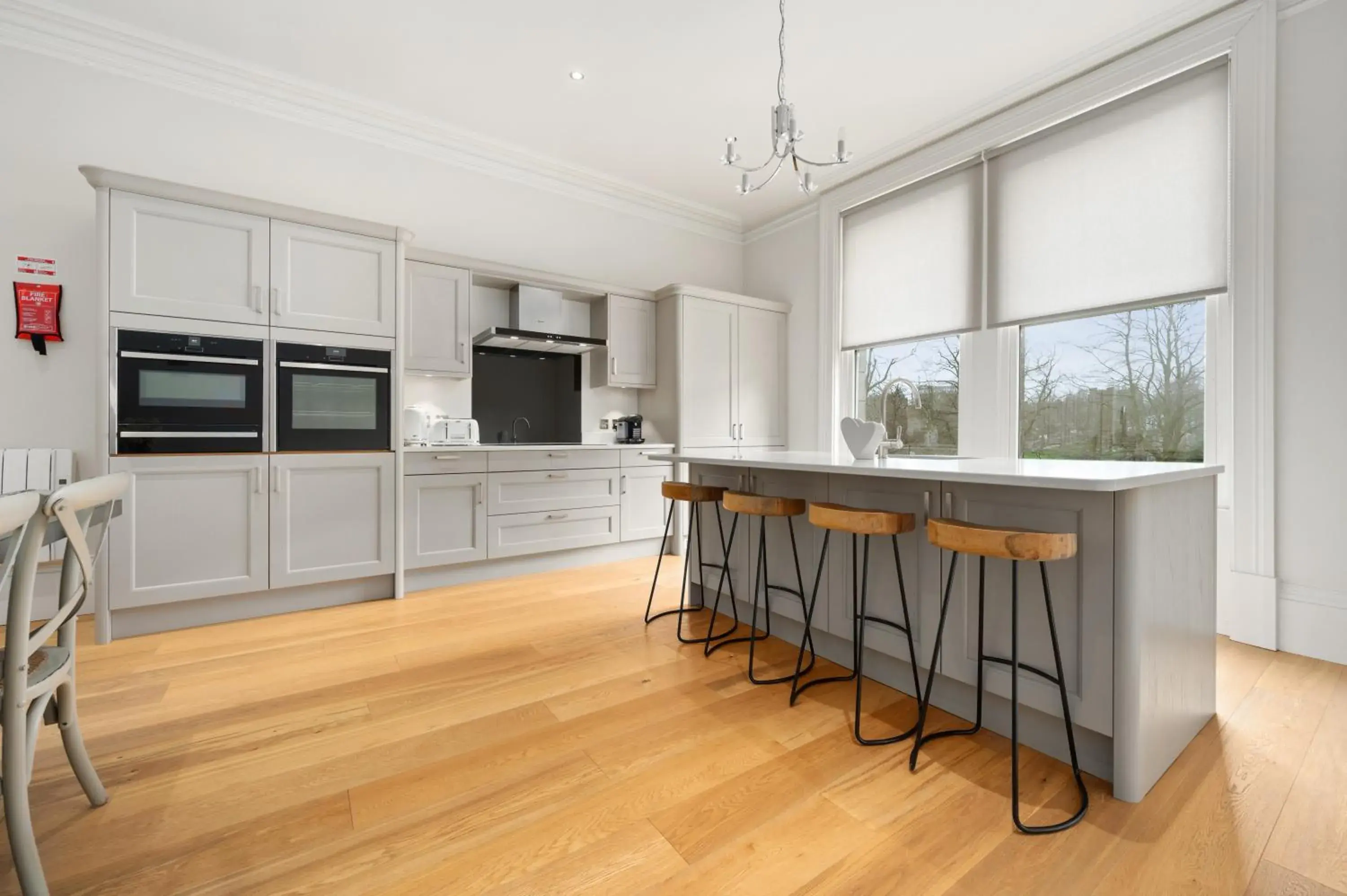 Three-Bedroom Apartment in White Hart Hotel & Apartments Three-Bedroom Apartment in White Hart Hotel & Apartments