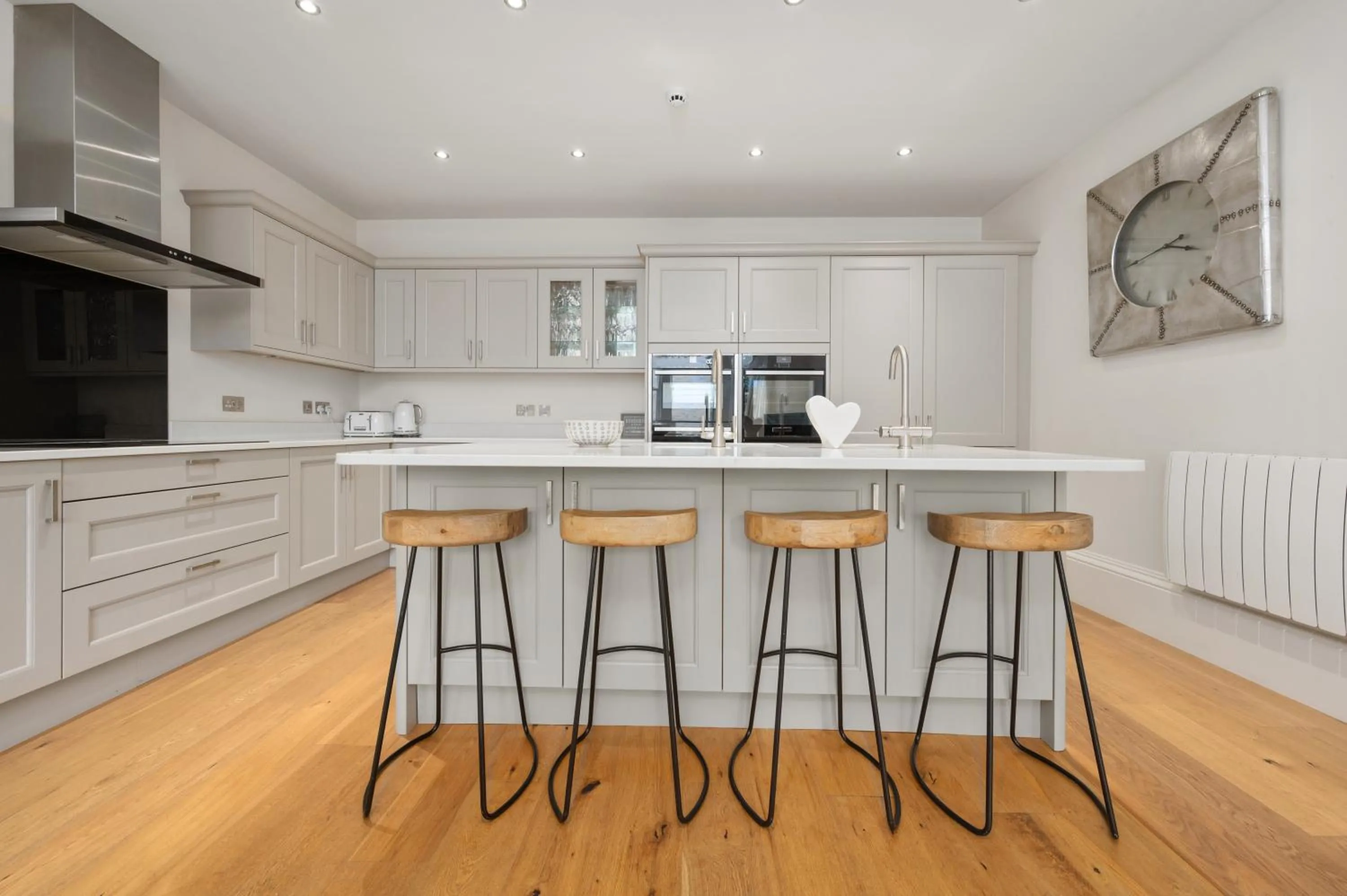 pet friendly in White Hart Hotel & Apartments