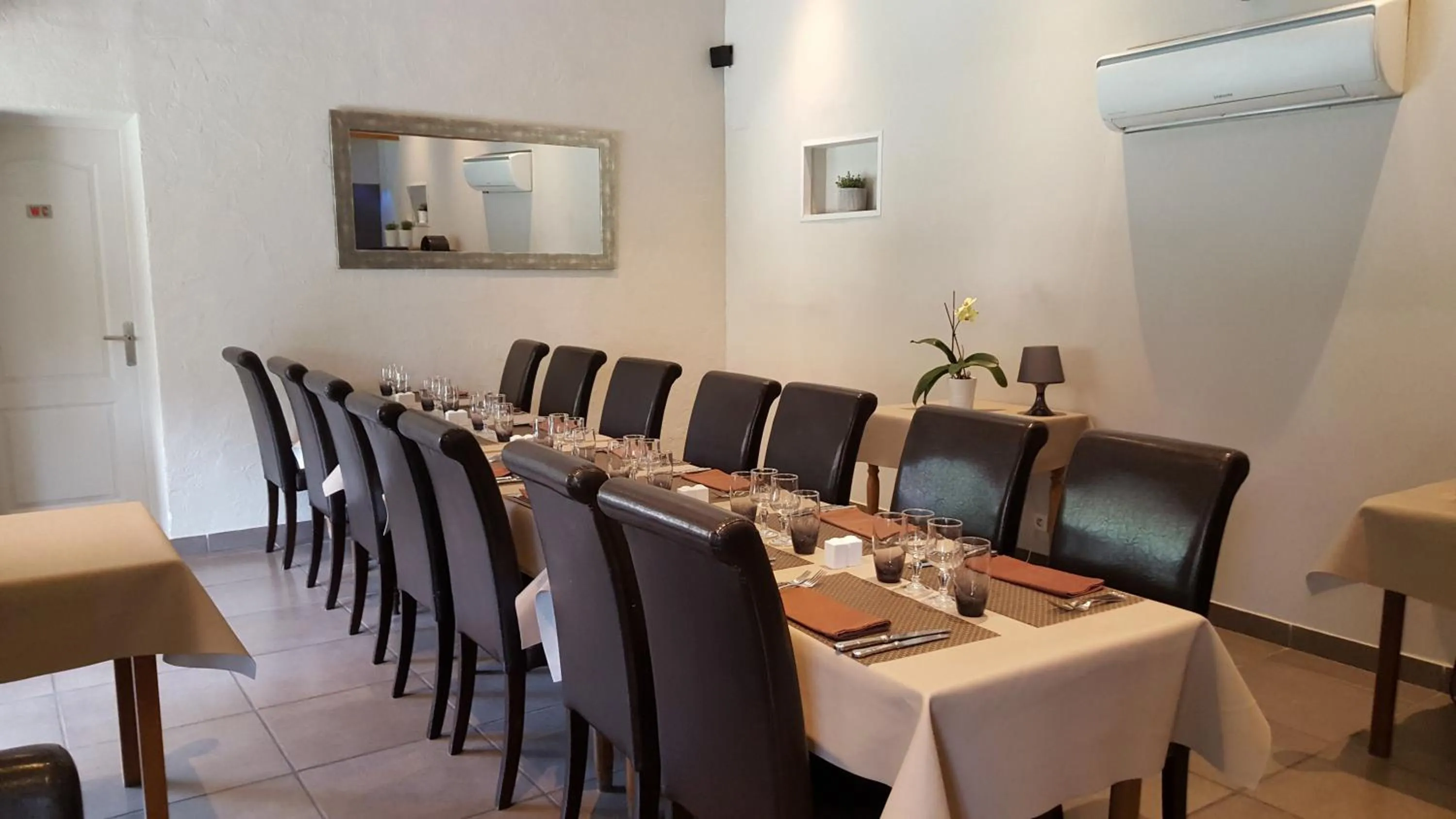 Restaurant/places to eat in Logis Hôtel - Restaurant Résidence Les Cèdres