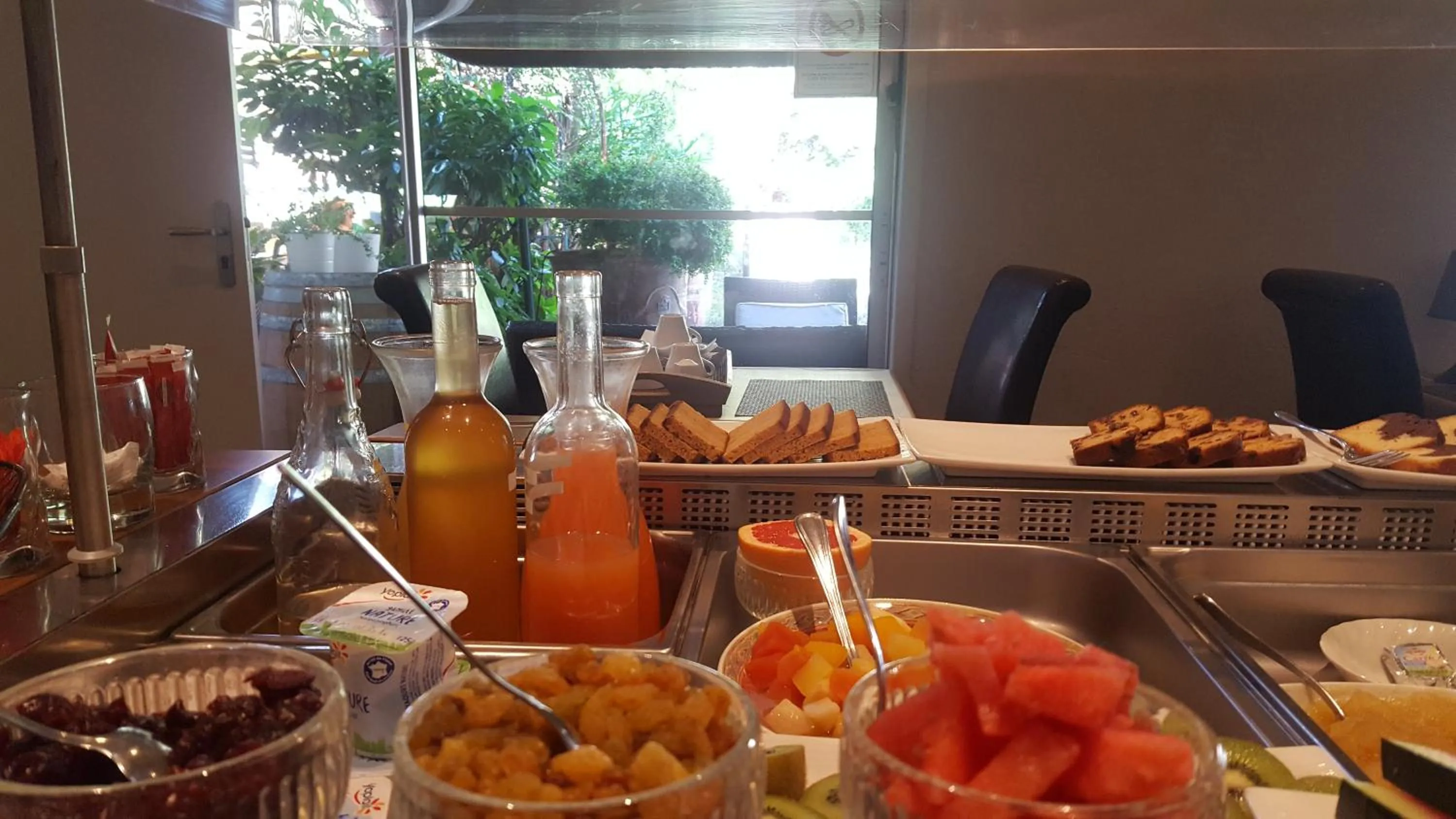 Breakfast in Logis Hôtel - Restaurant Résidence Les Cèdres