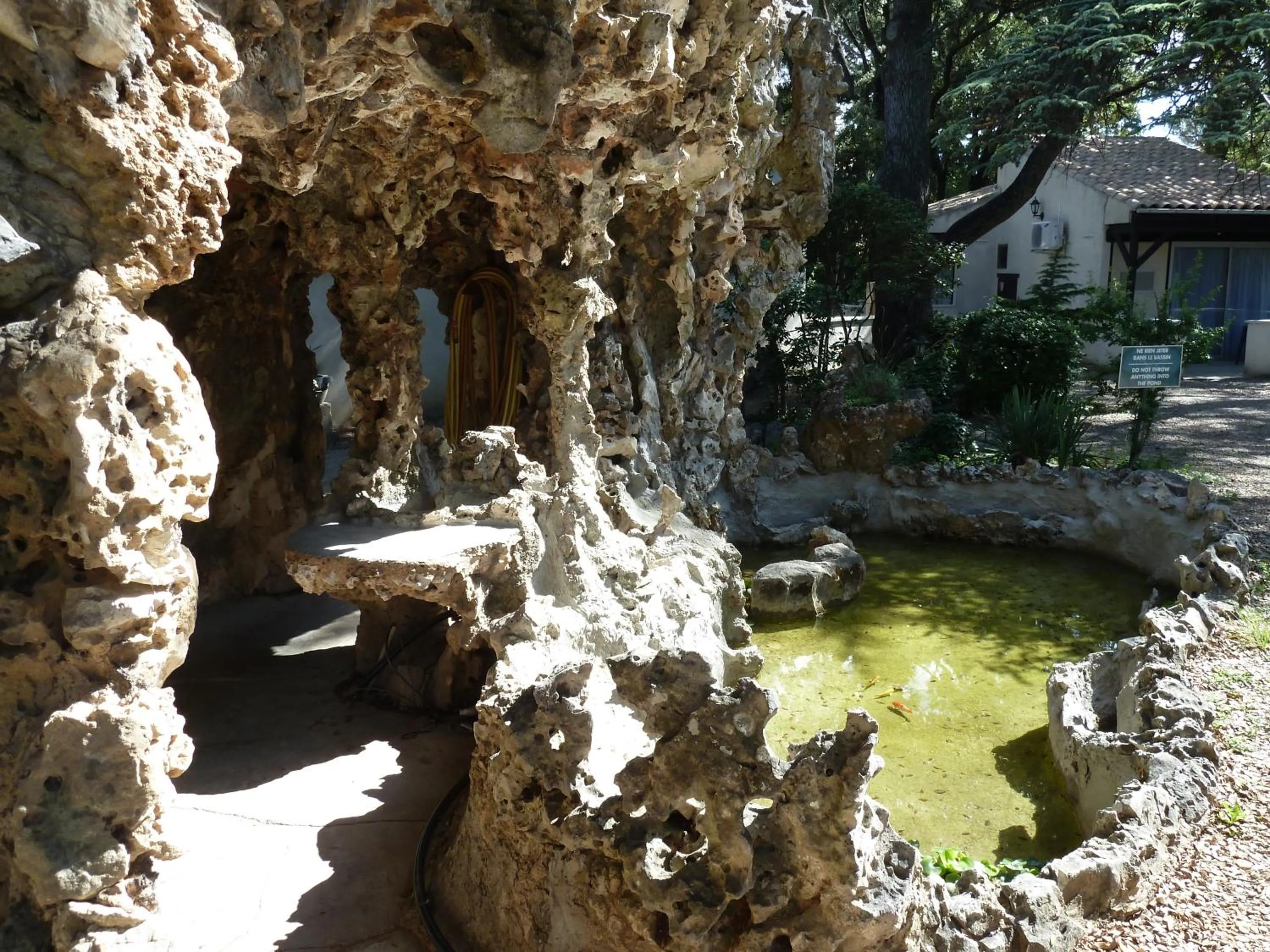 Garden in Logis Hôtel - Restaurant Résidence Les Cèdres