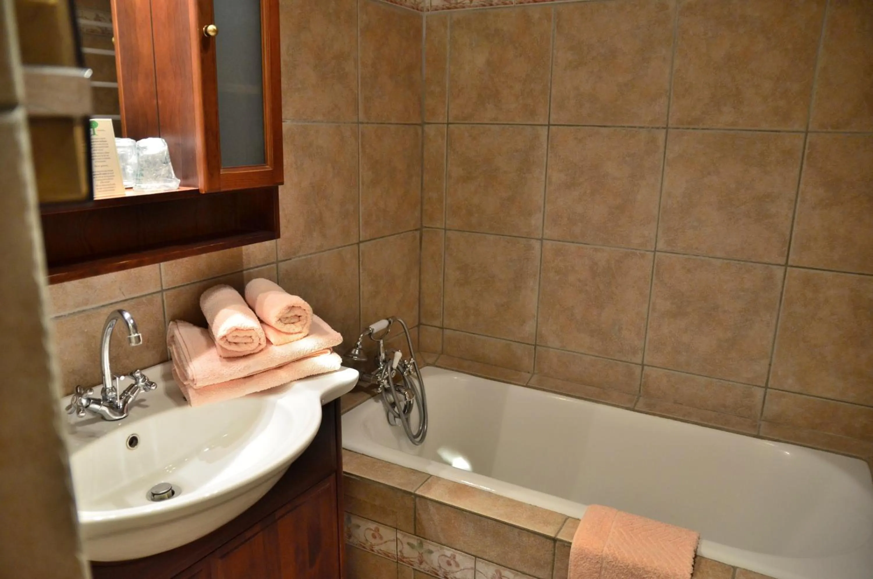 Bathroom in Logis Hôtel - Restaurant Résidence Les Cèdres