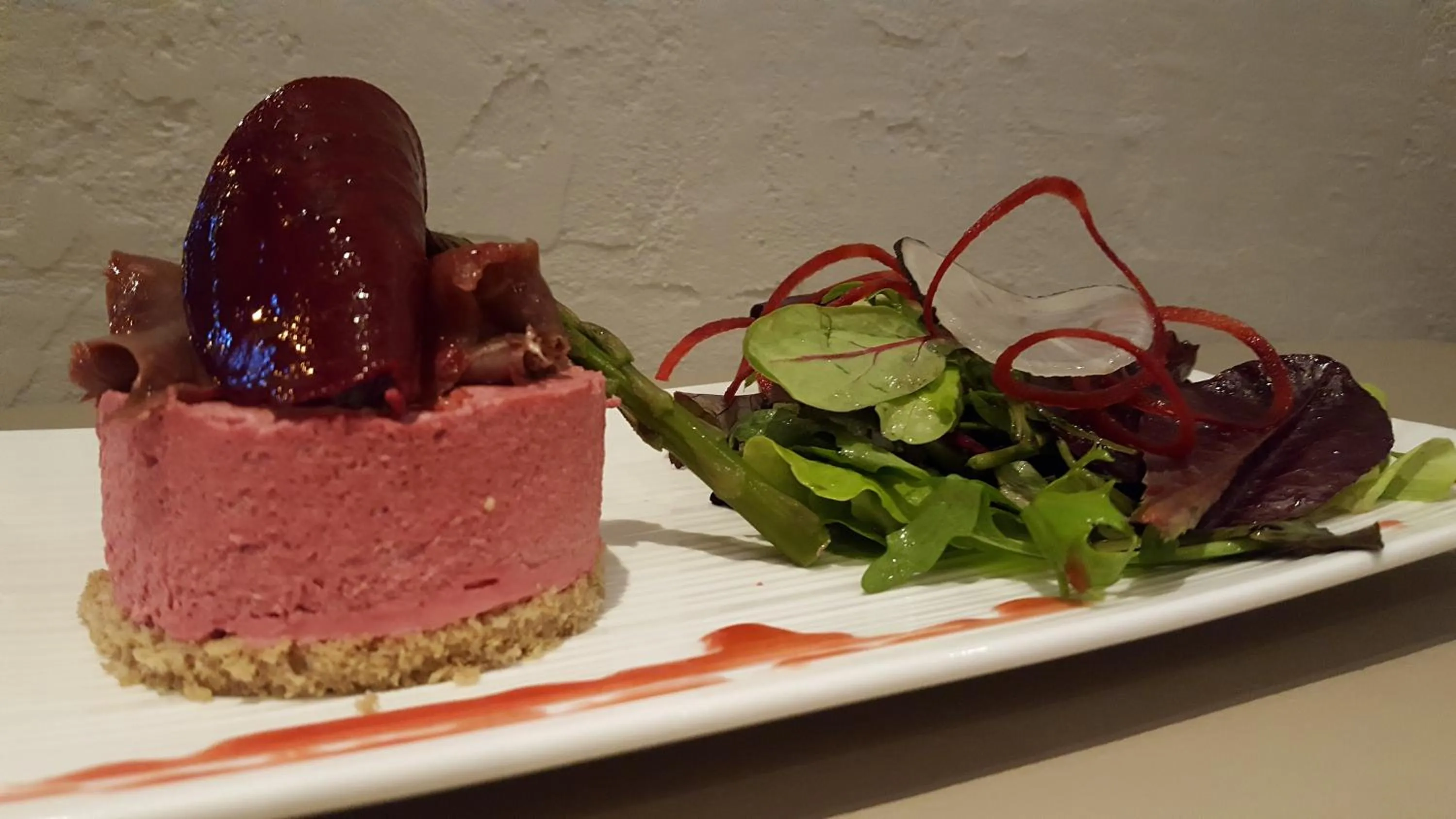 Food and drinks in Logis Hôtel - Restaurant Résidence Les Cèdres