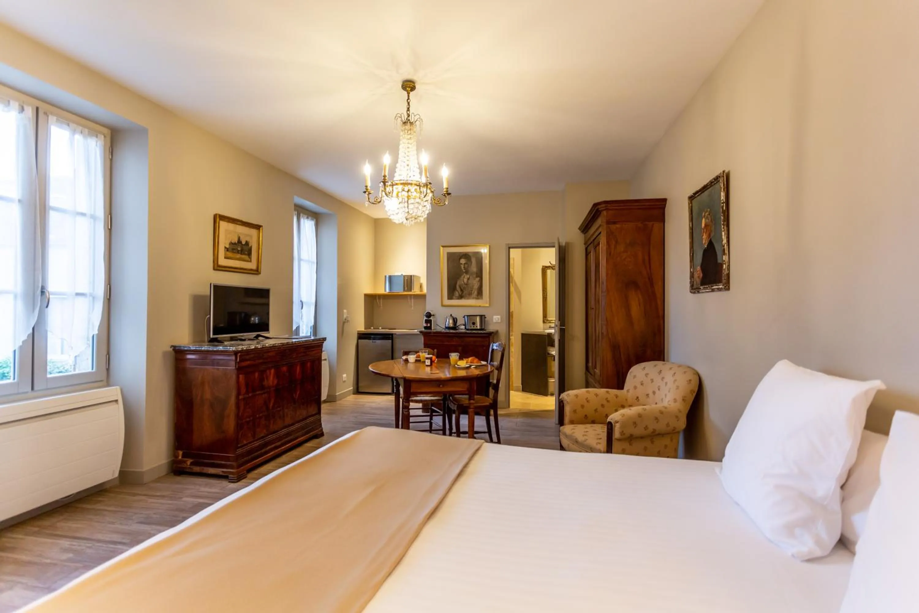 Bed in La Maison d'Aristide - Jacques Cœur - Panette Collection