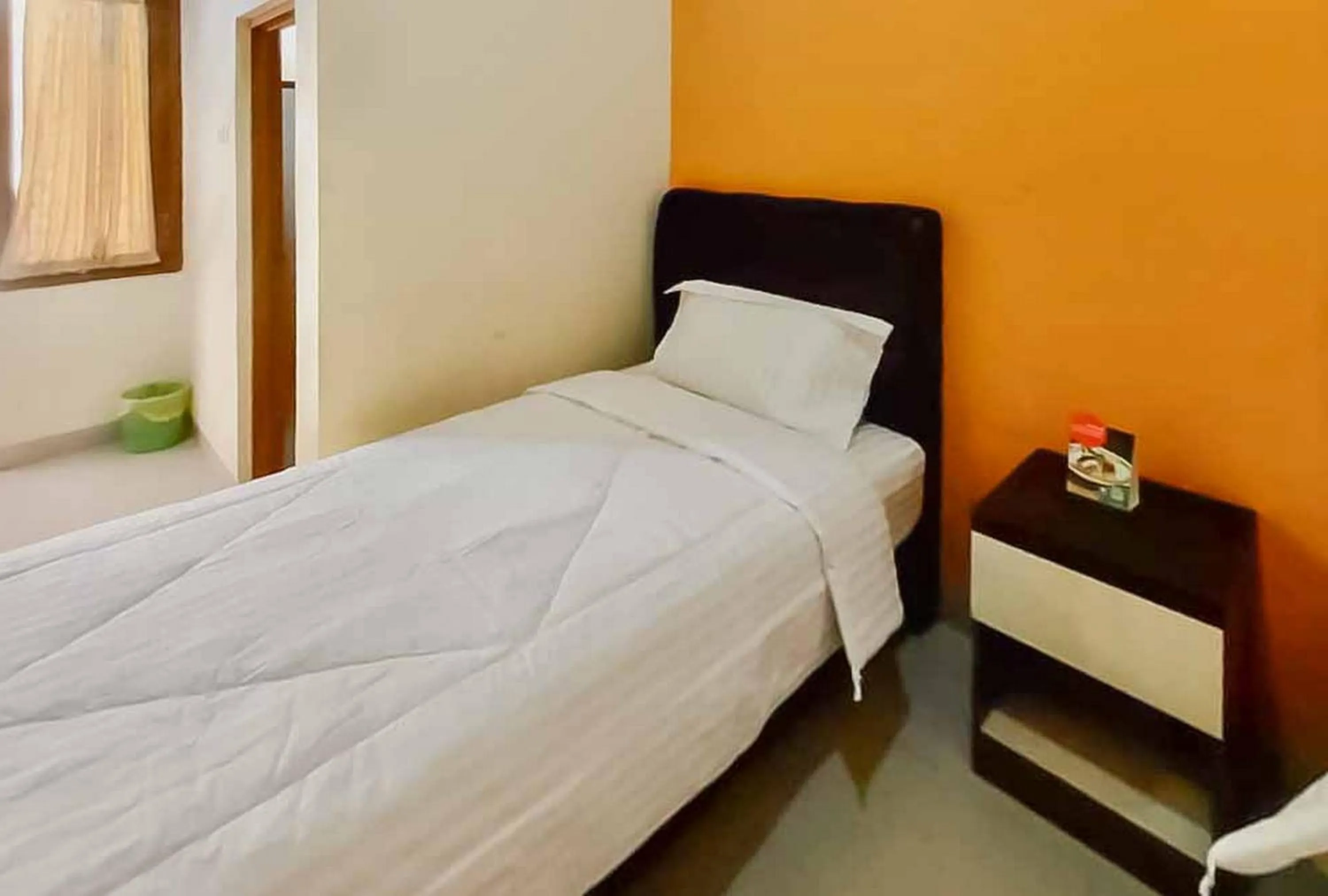 Bed in RedDoorz Syariah Plus near Cirebon Super Block Mall 2
