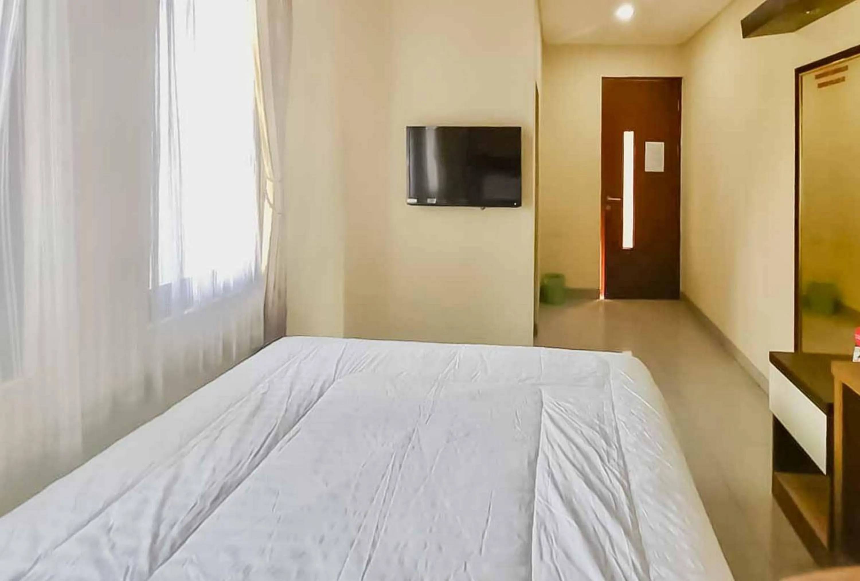 Bed in RedDoorz Syariah Plus near Cirebon Super Block Mall 2