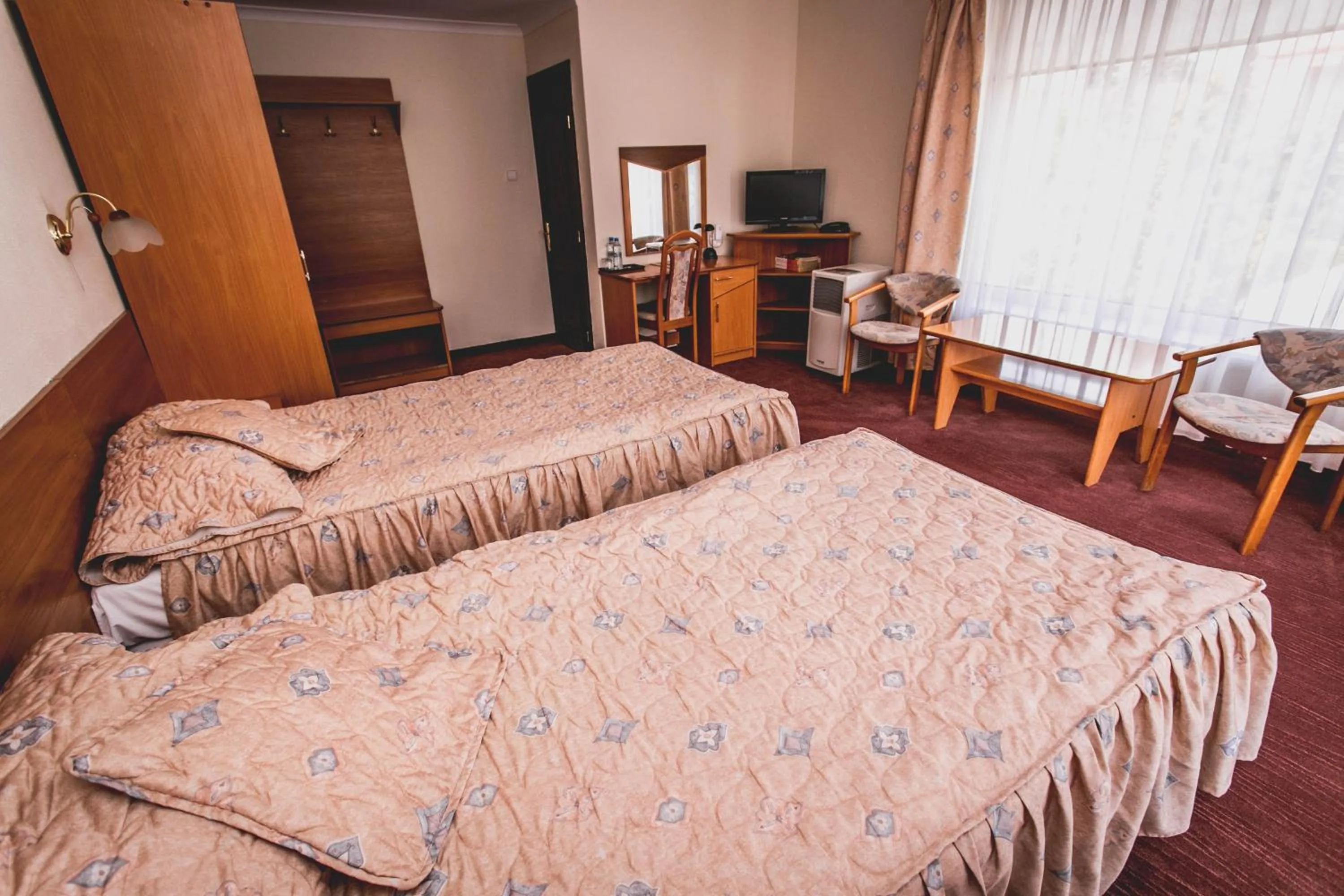 Photo of the whole room, Bed in Hotel Twins