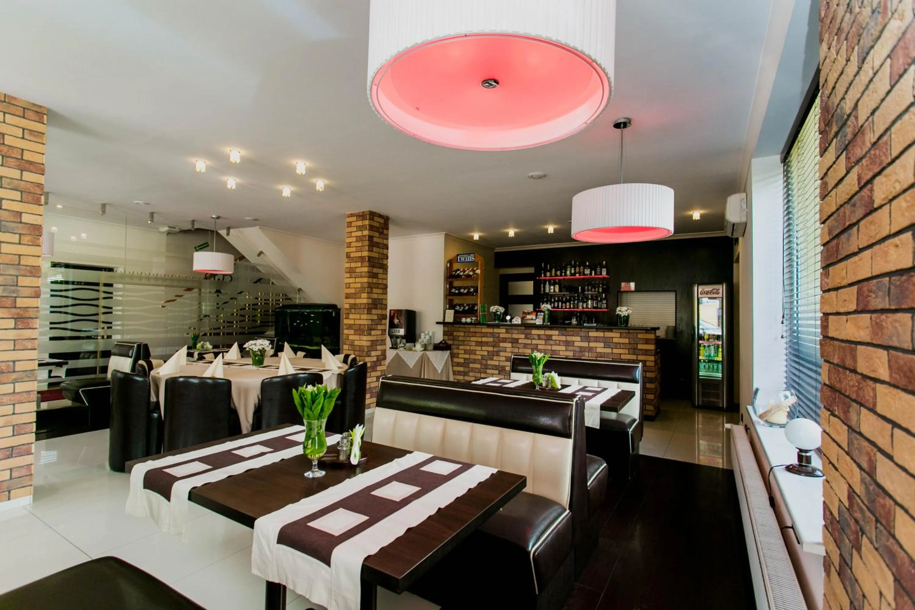 Restaurant/places to eat in Hotel Twins